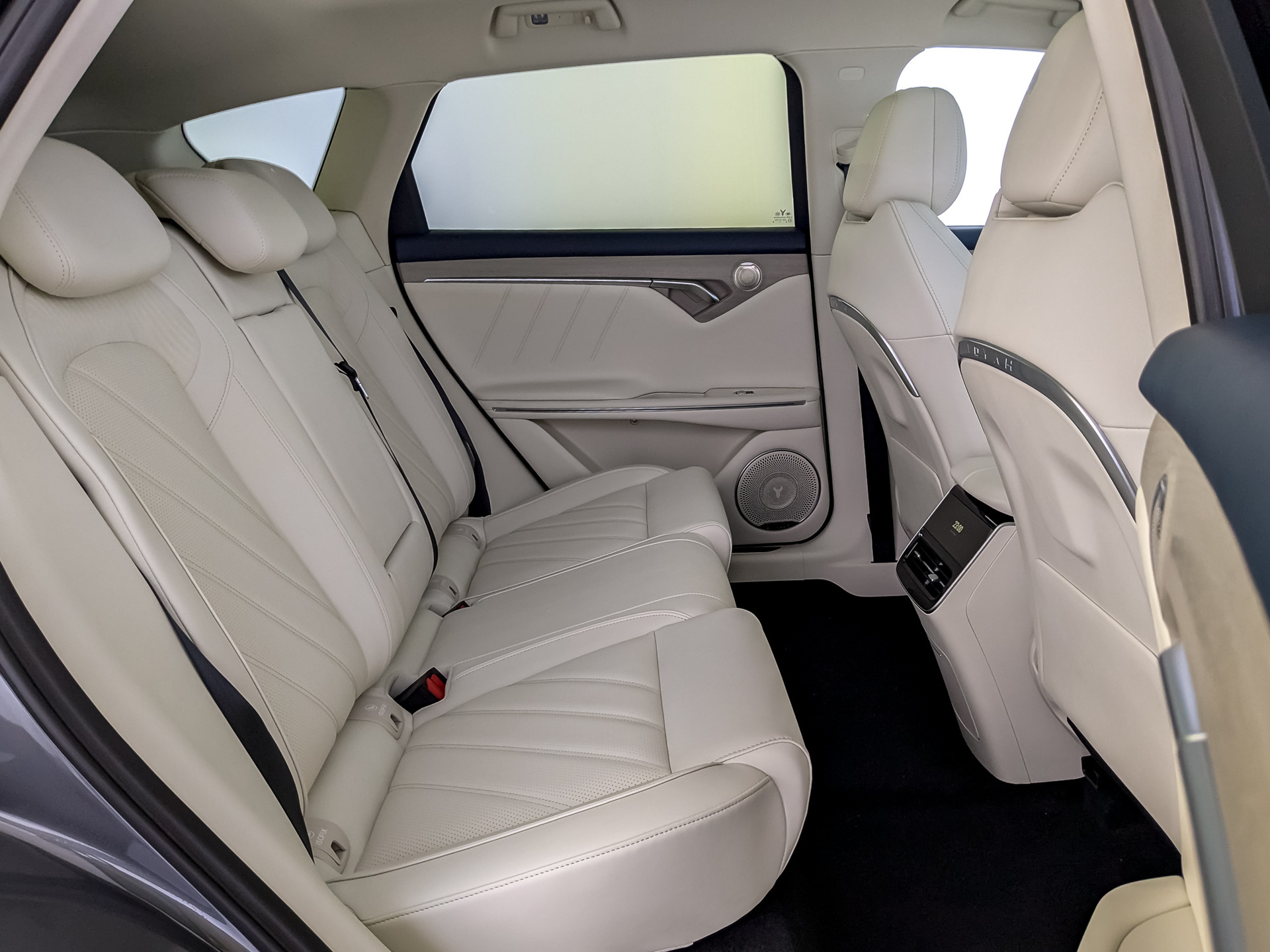 Фото Voyah Free FL EVR SPORT+ 1.5ELH/224 43кВт 4WD