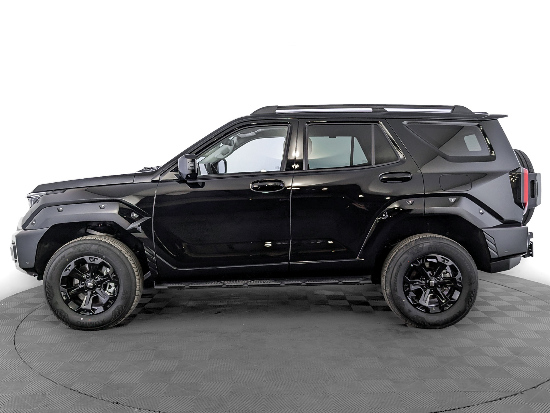 Фото Tank 400 Премиум (Premium) 2.0T/245 9AT 4WD