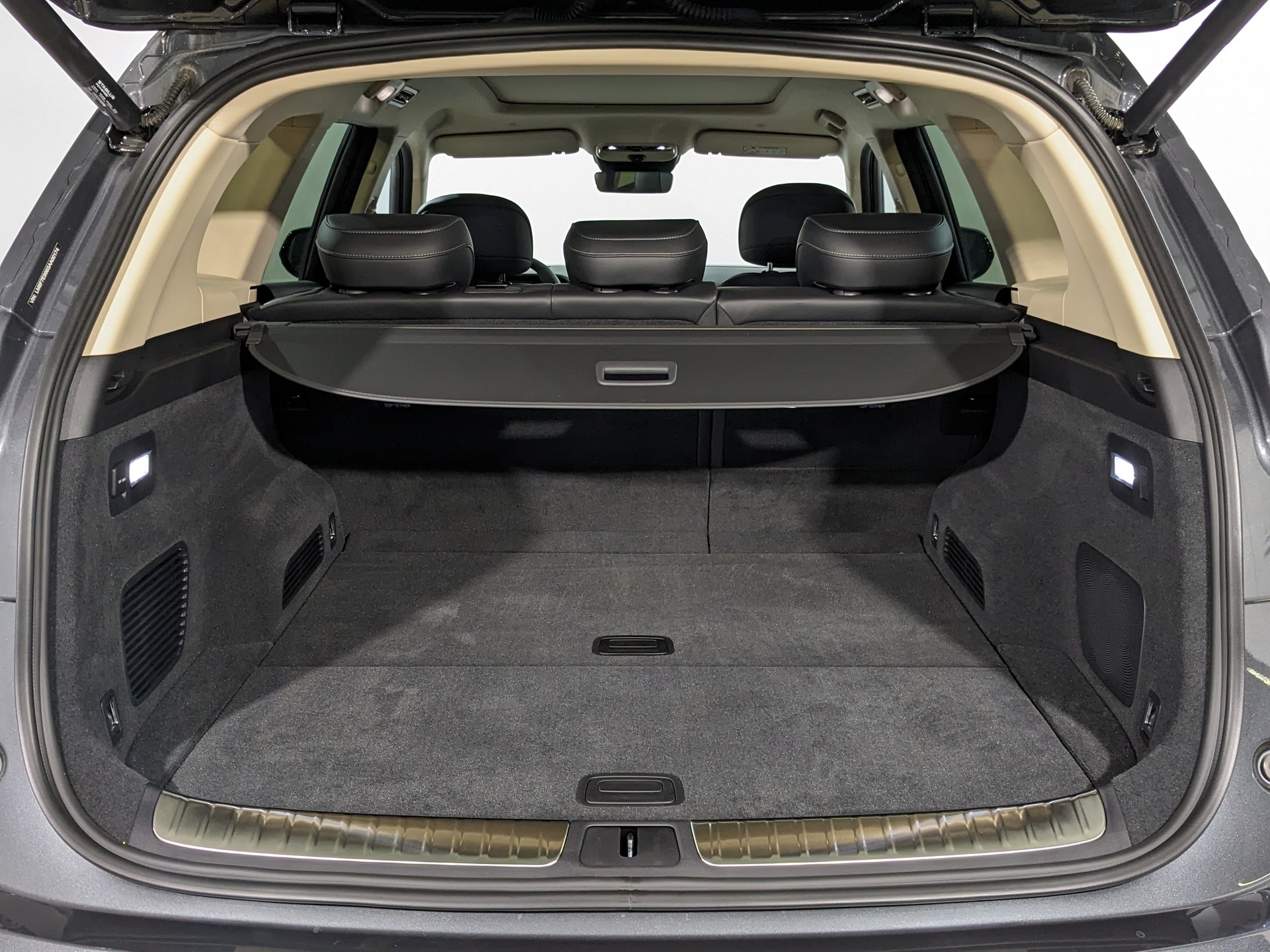Фото Seres M7 PRO 5 Seats 1.5ELH/439 40кВт 4WD