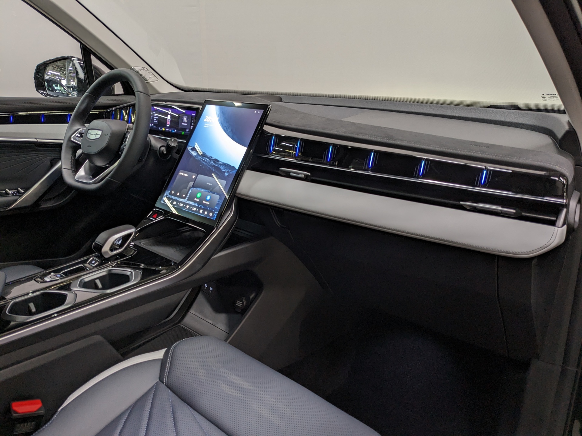 Фото Geely Atlas Flagship 2.0T/200 8AT 4WD