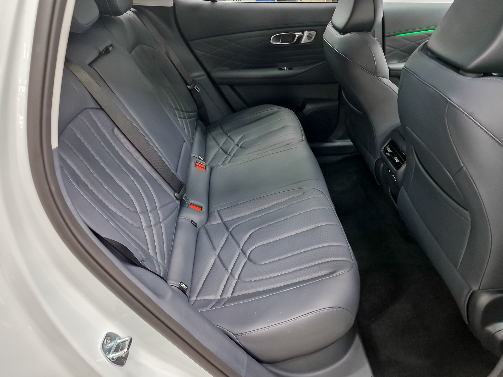 Фото Geely EX5 EM-i PHEV Max 1.5H/167 DHT 18.4кВт 2WD