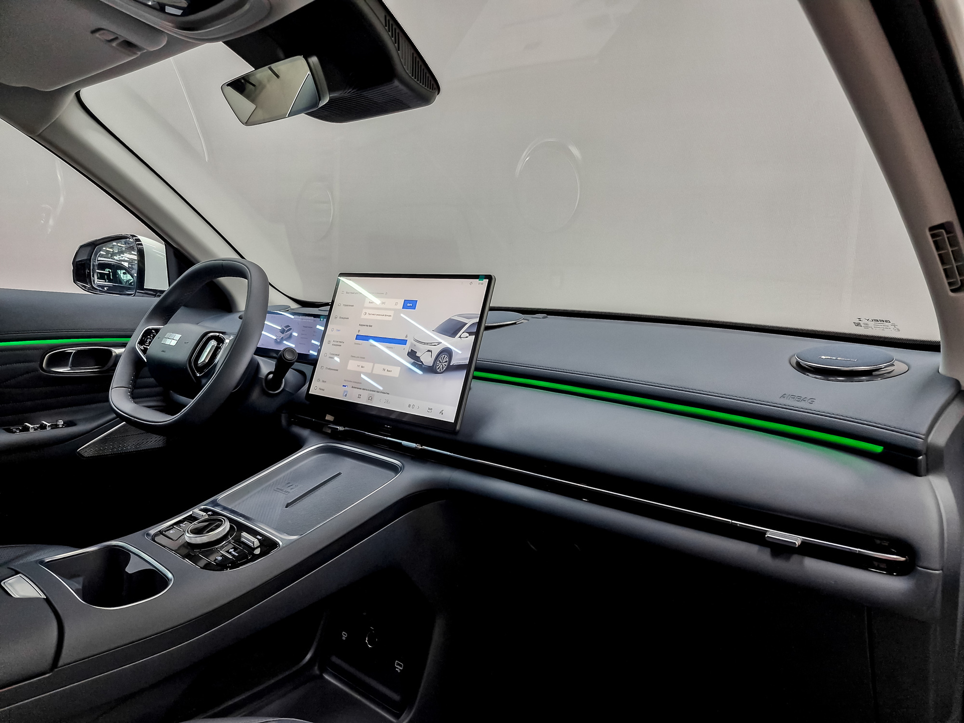Фото Geely EX5 EM-i PHEV Max 1.5H/167 DHT 18.4кВт 2WD