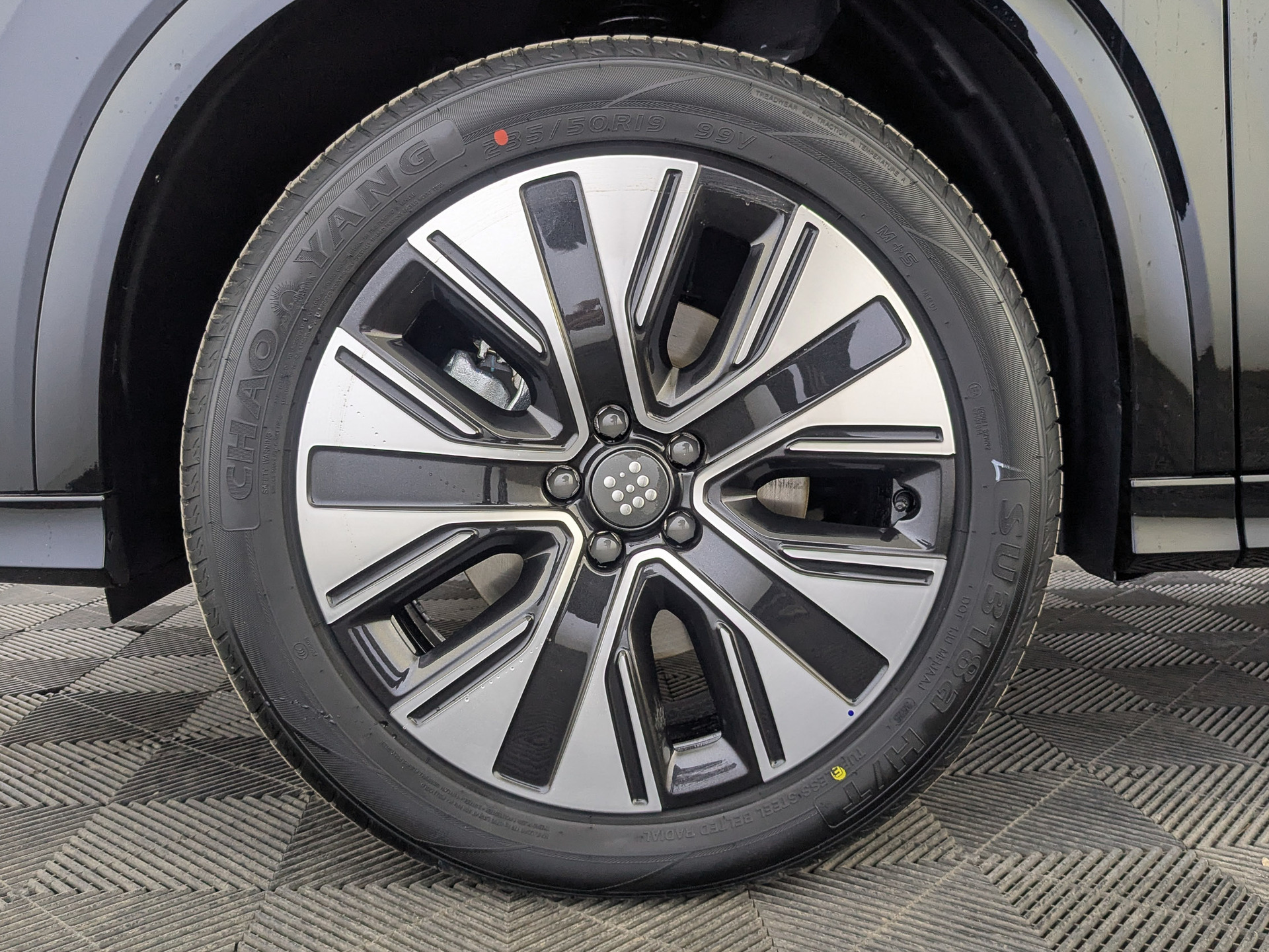Фото Evolute i-SPACE FL 1.5ELH/95 25кВт 4WD 5S