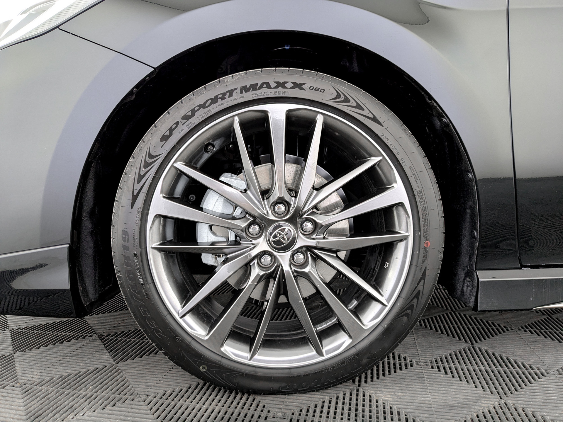 Фото Toyota Camry HXS Sports Plus 2.0H/197 CVT 4D
