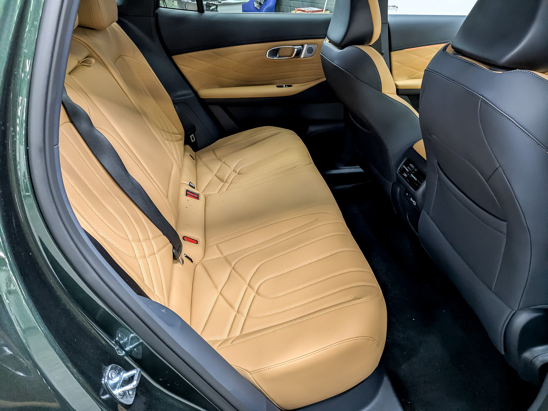 Фото Geely EX5 EM-i PHEV Max 1.5H/167 DHT 18.4кВт 2WD