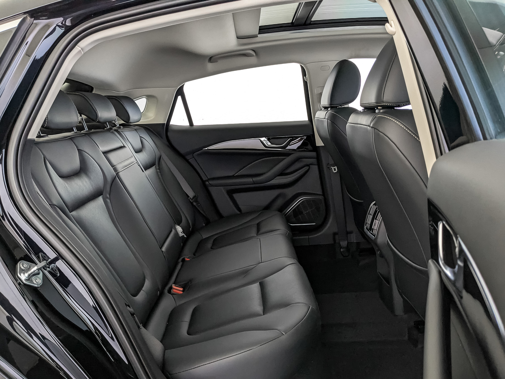 Фото FAW Bestune B70 Престиж 1.5T/160 7РТ 5Л