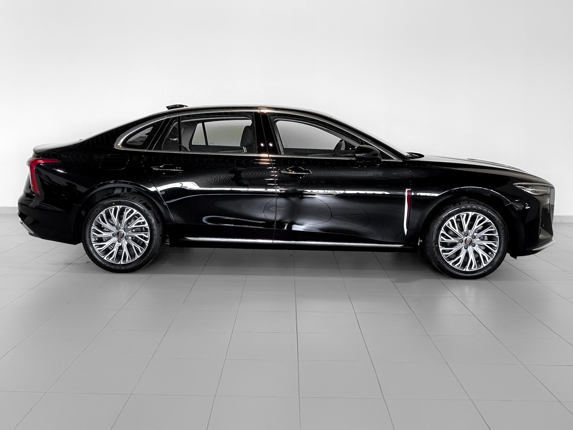 Фото Hongqi H5 Deluxe 2.0T/218 8AT 4D