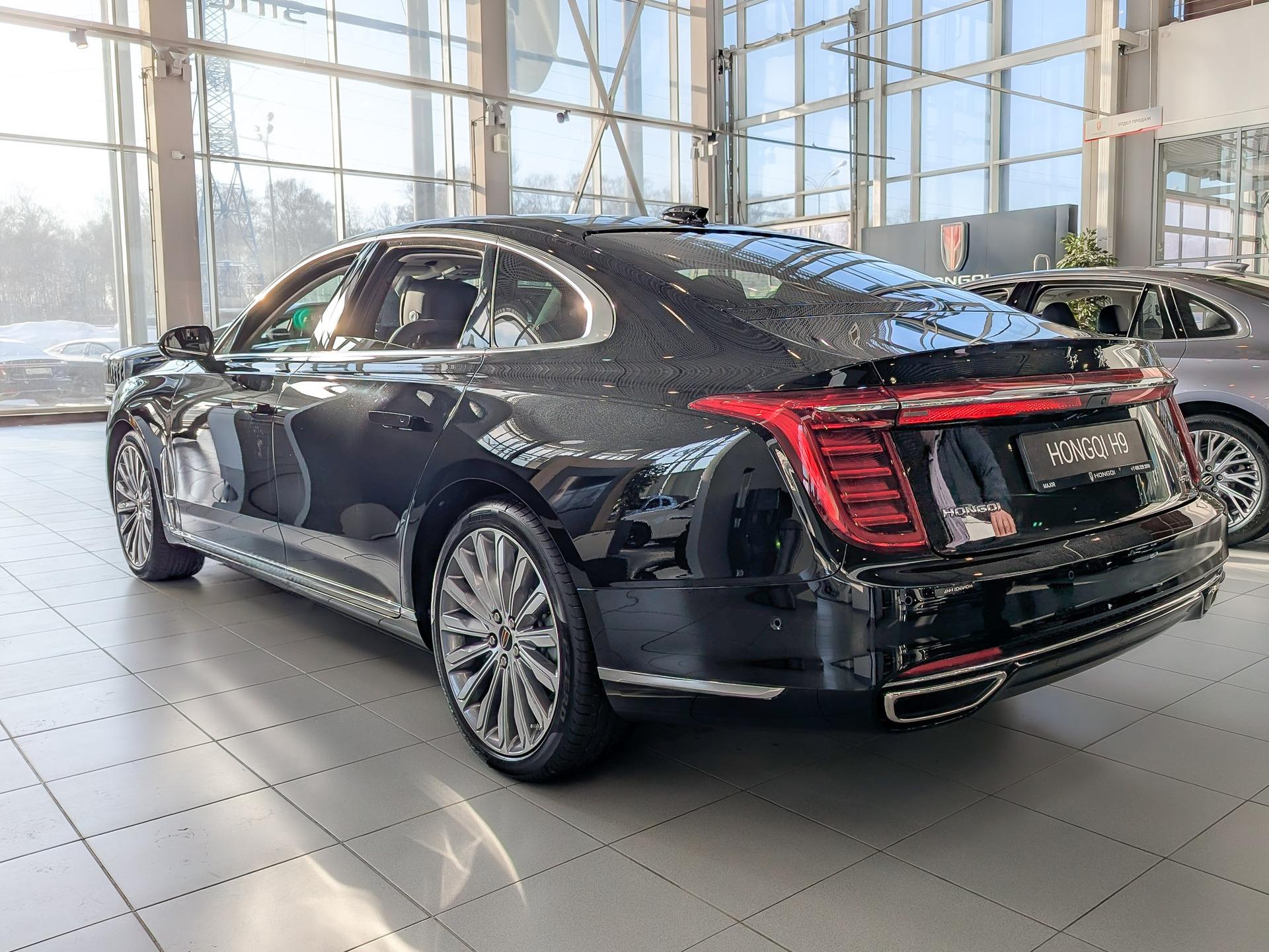 Фото Hongqi H9 Deluxe Single Color 2.0T/245 7RT RWD