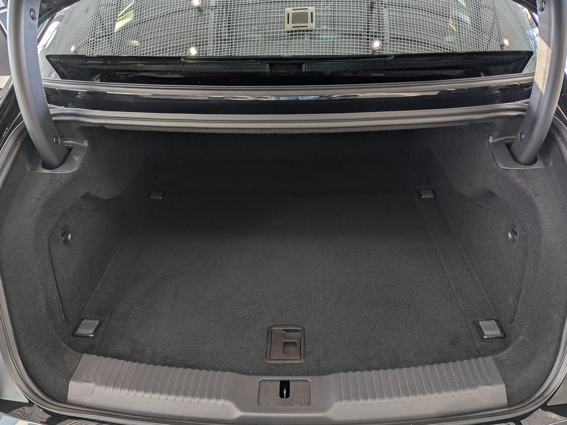 Фото Hongqi H9 Deluxe Single Color 2.0T/245 7RT RWD