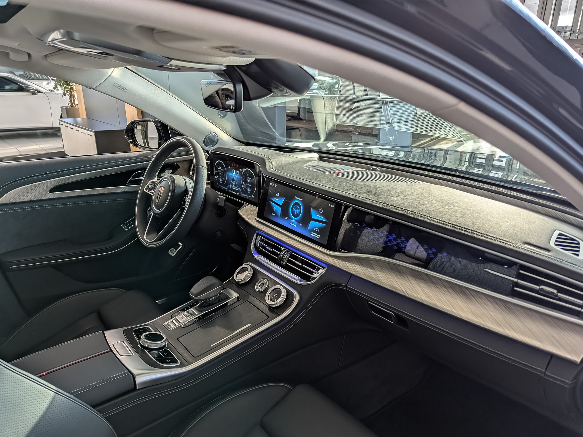 Фото Hongqi H9 Deluxe Single Color 2.0T/245 7RT RWD