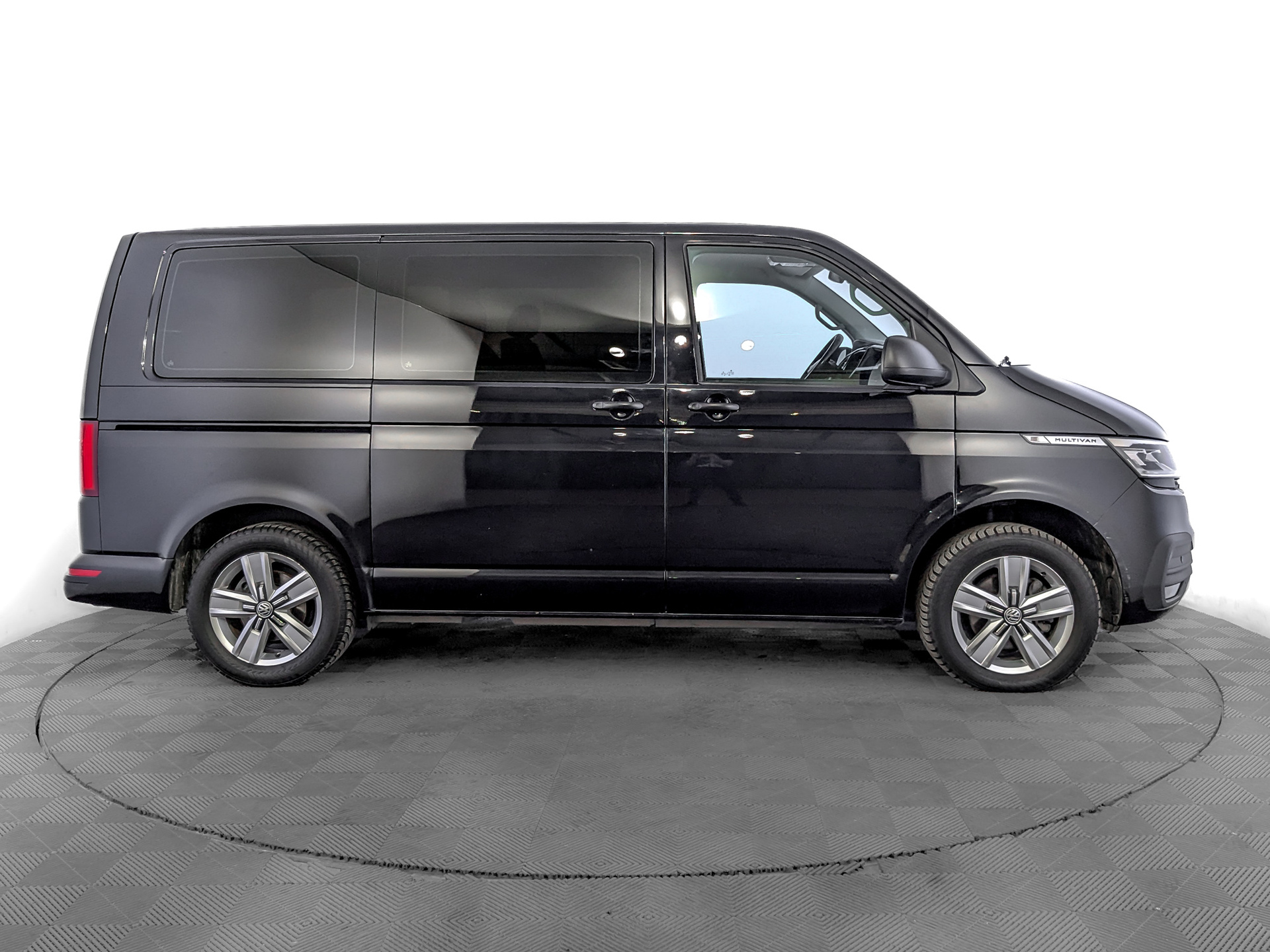VOLKSWAGEN Multivan 2.00 (150 л.с), автомат, 2021, пробег 68 484 км