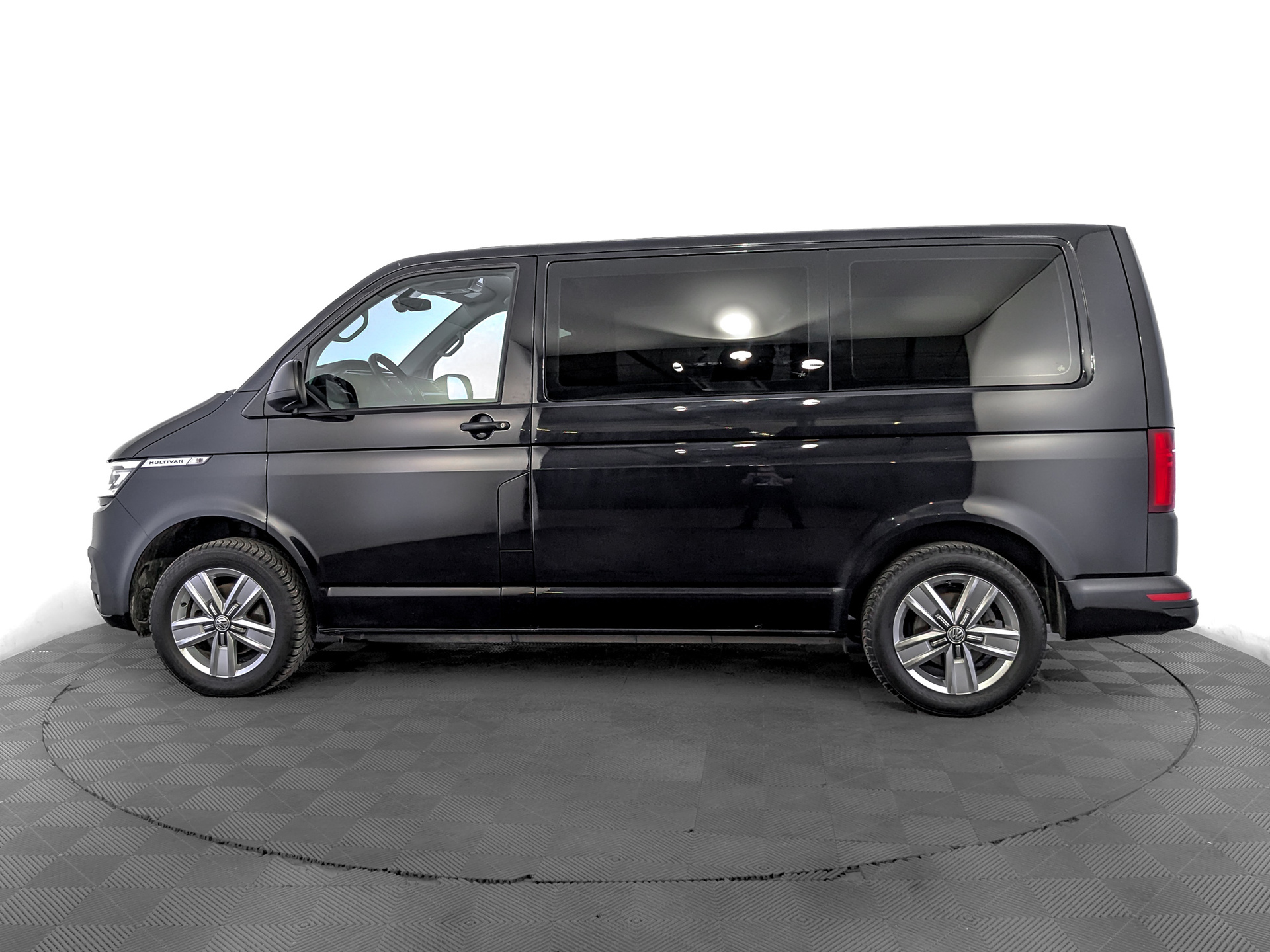 VOLKSWAGEN Multivan 2.00 (150 л.с), автомат, 2021, пробег 68 484 км