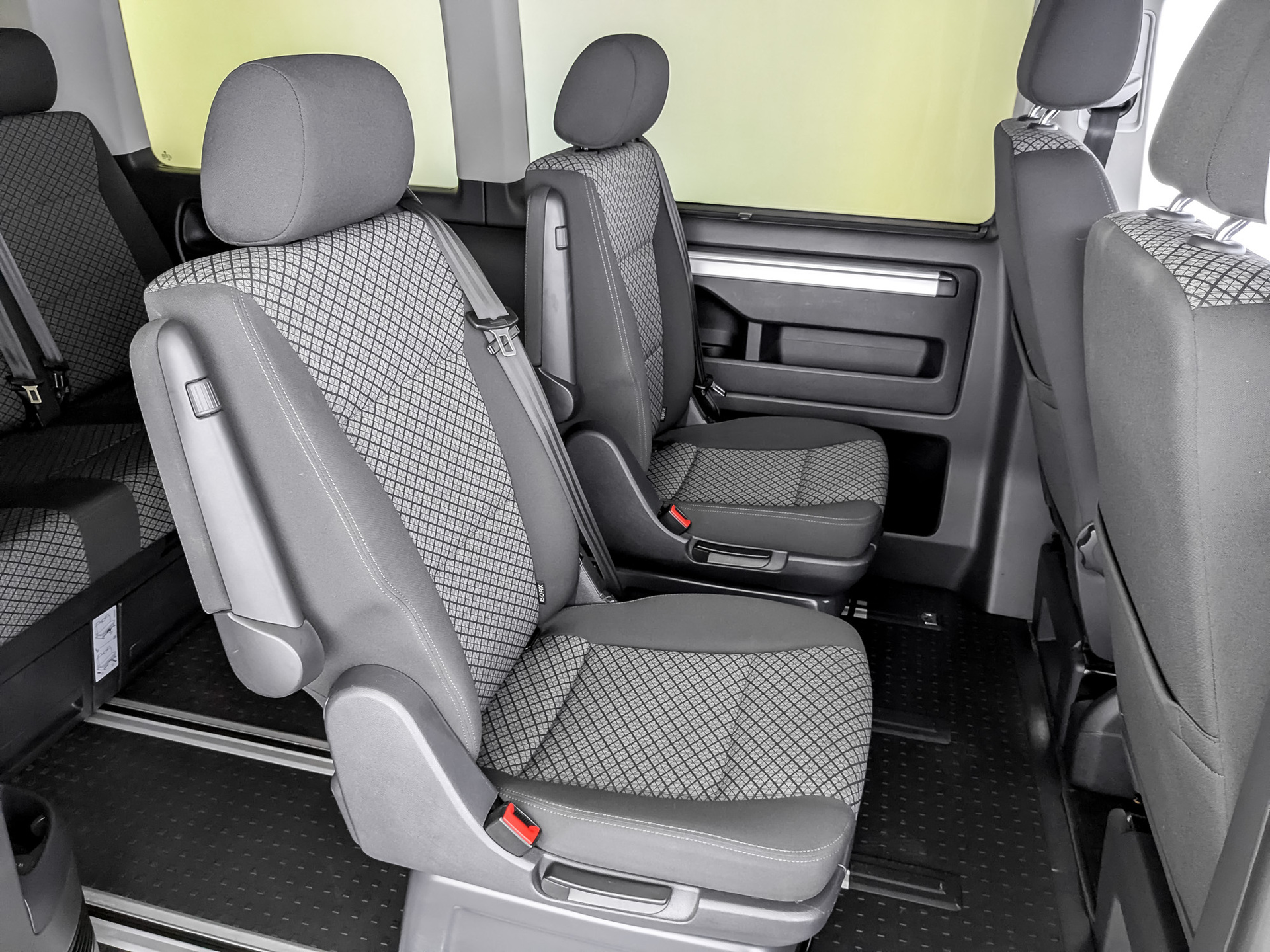 VOLKSWAGEN Multivan 2.00 (150 л.с), автомат, 2021, пробег 68 484 км