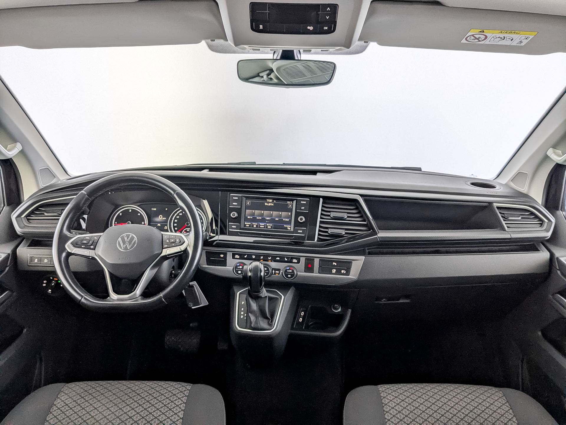 VOLKSWAGEN Multivan 2.00 (150 л.с), автомат, 2021, пробег 68 484 км
