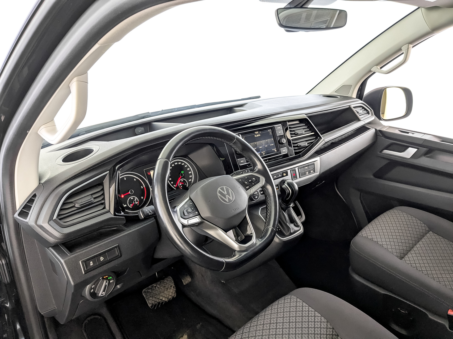 VOLKSWAGEN Multivan 2.00 (150 л.с), автомат, 2021, пробег 68 484 км