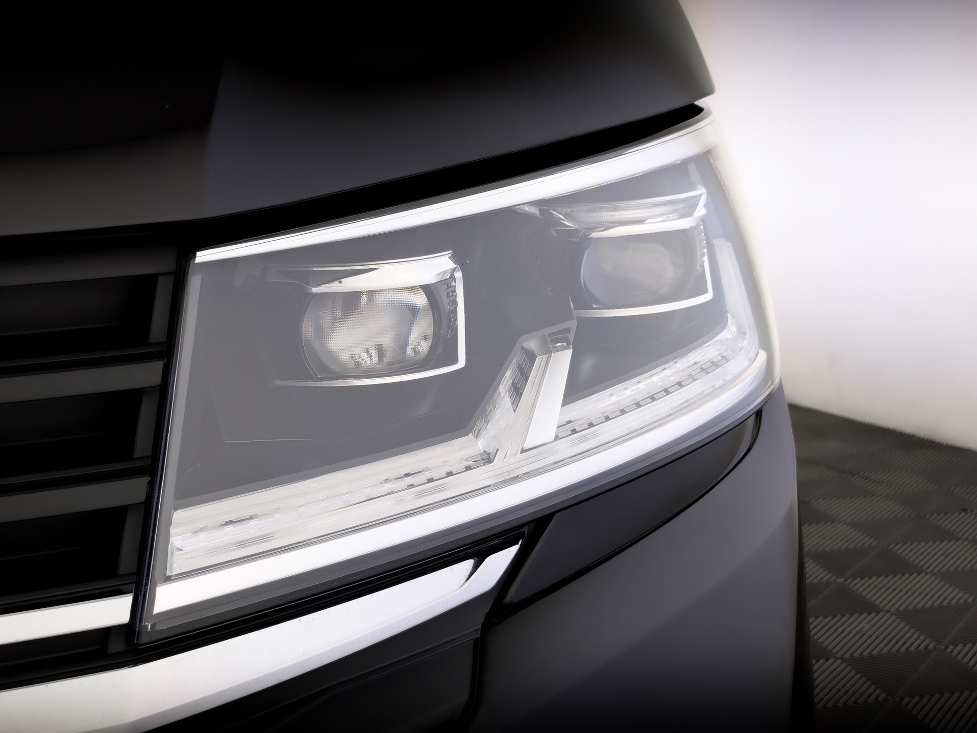 VOLKSWAGEN Multivan 2.00 (150 л.с), автомат, 2021, пробег 68 484 км