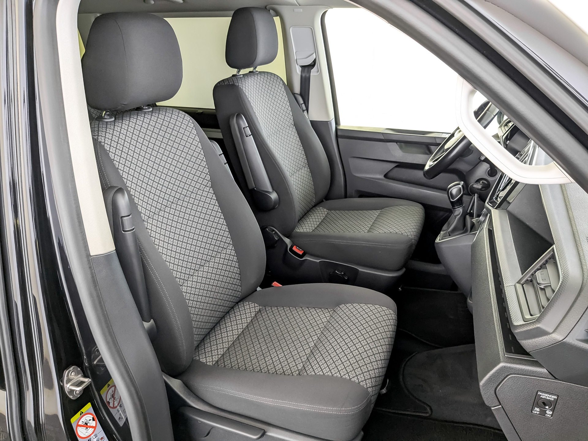 VOLKSWAGEN Multivan 2.00 (150 л.с), автомат, 2021, пробег 68 484 км