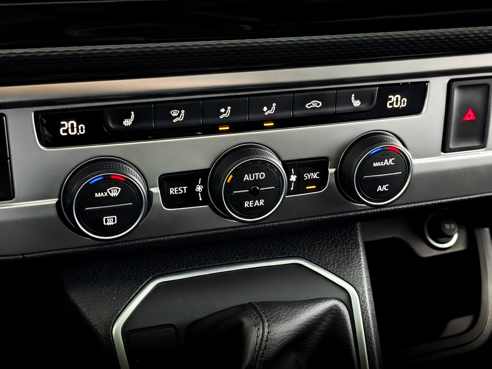 VOLKSWAGEN Multivan 2.00 (150 л.с), автомат, 2021, пробег 68 484 км