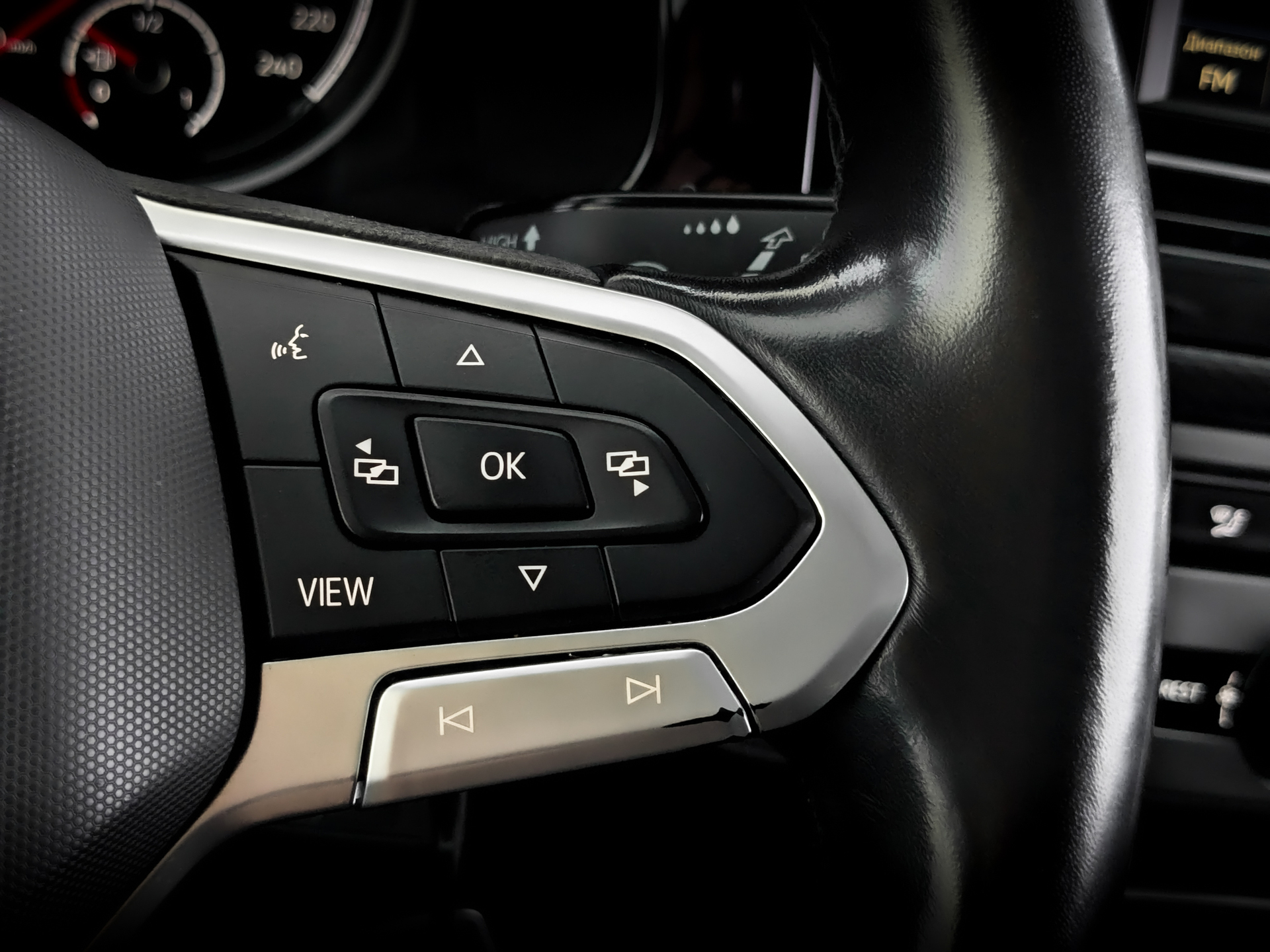 VOLKSWAGEN Multivan 2.00 (150 л.с), автомат, 2021, пробег 68 484 км