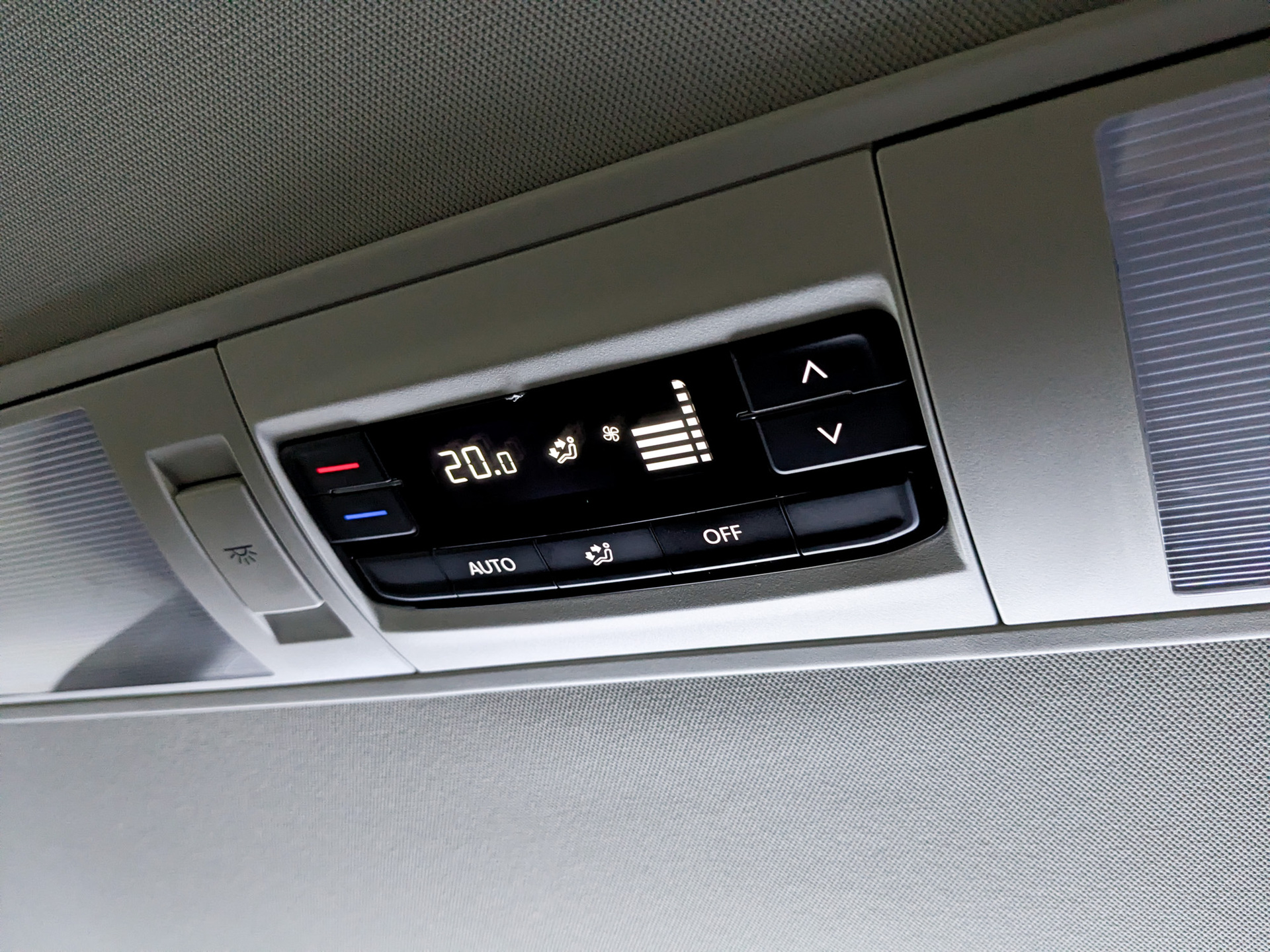 VOLKSWAGEN Multivan 2.00 (150 л.с), автомат, 2021, пробег 68 484 км