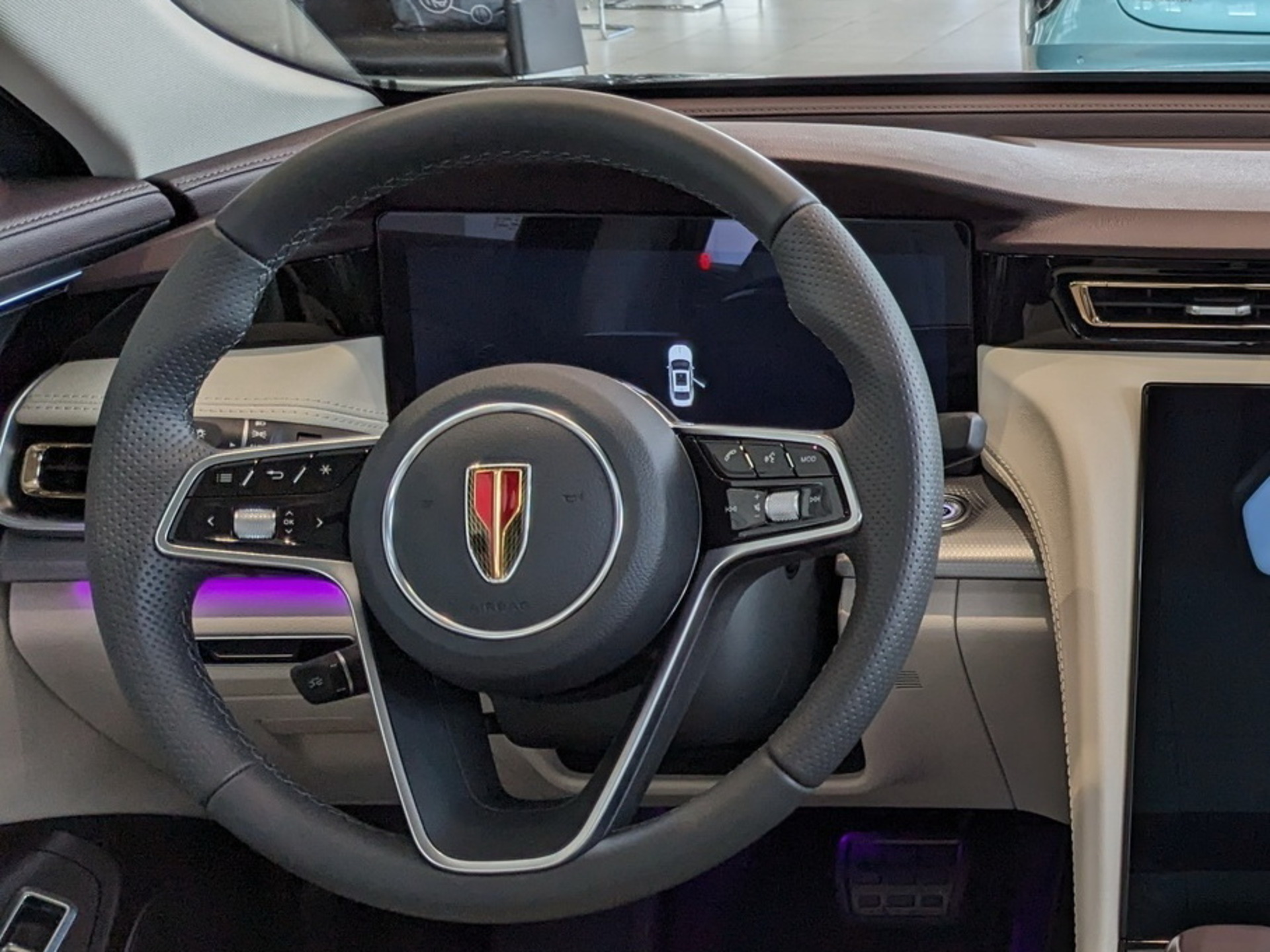 Фото Hongqi H5 Deluxe 2.0T/218 8AT 4D