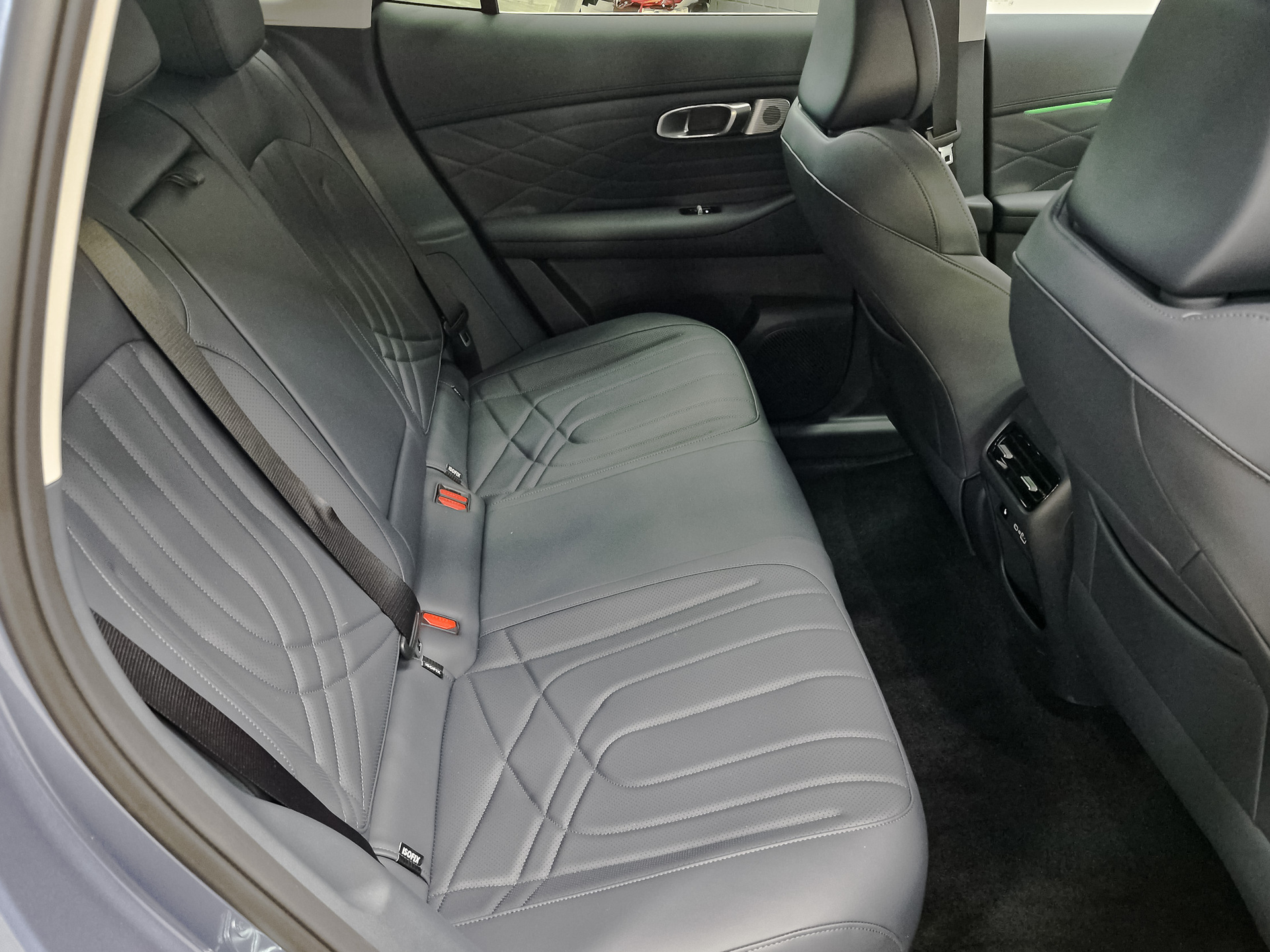 Фото Geely EX5 EM-i PHEV Max 1.5H/167 DHT 18.4кВт 2WD