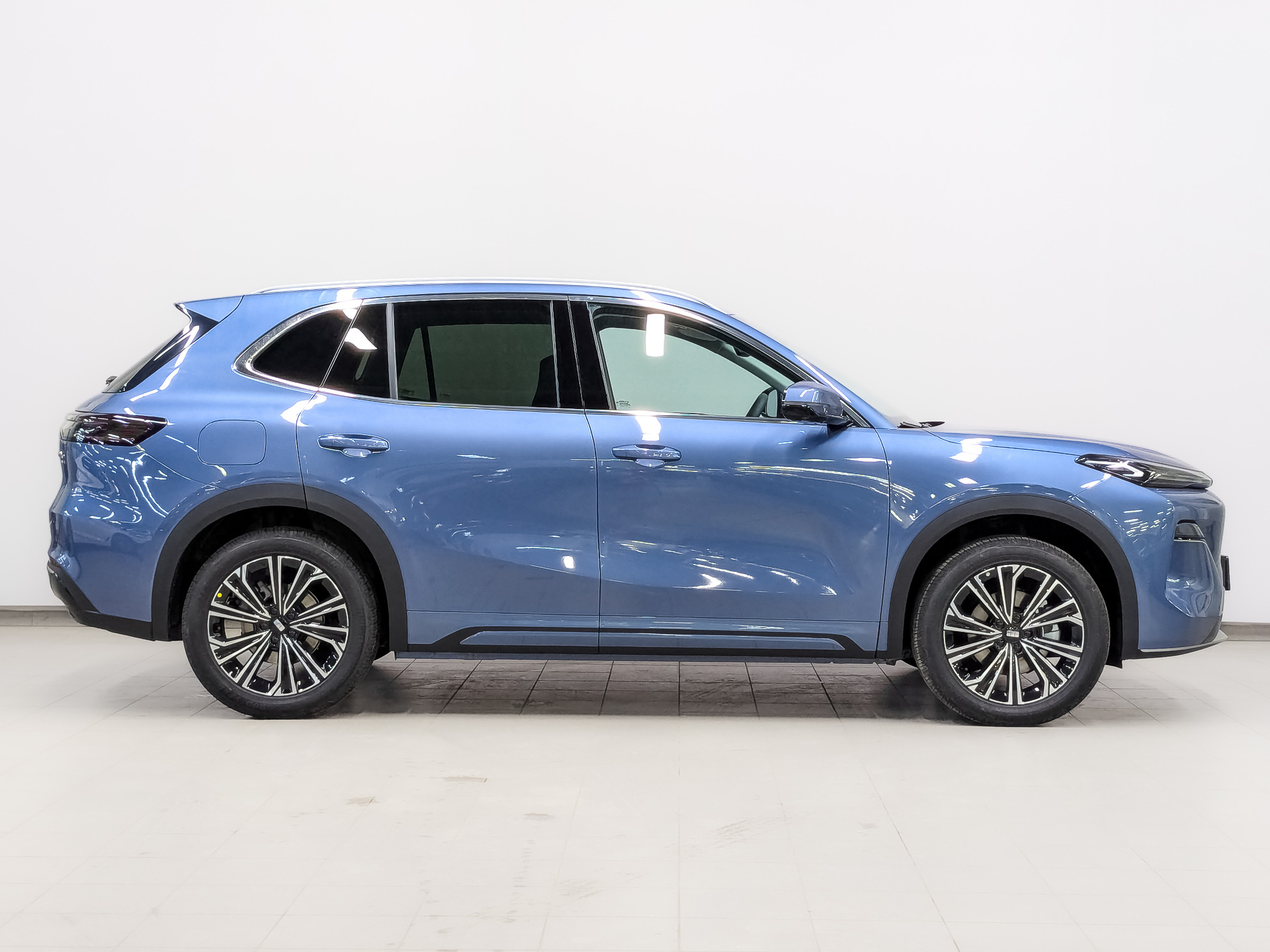 Фото Geely EX5 EM-i PHEV Max 1.5H/167 DHT 18.4кВт 2WD