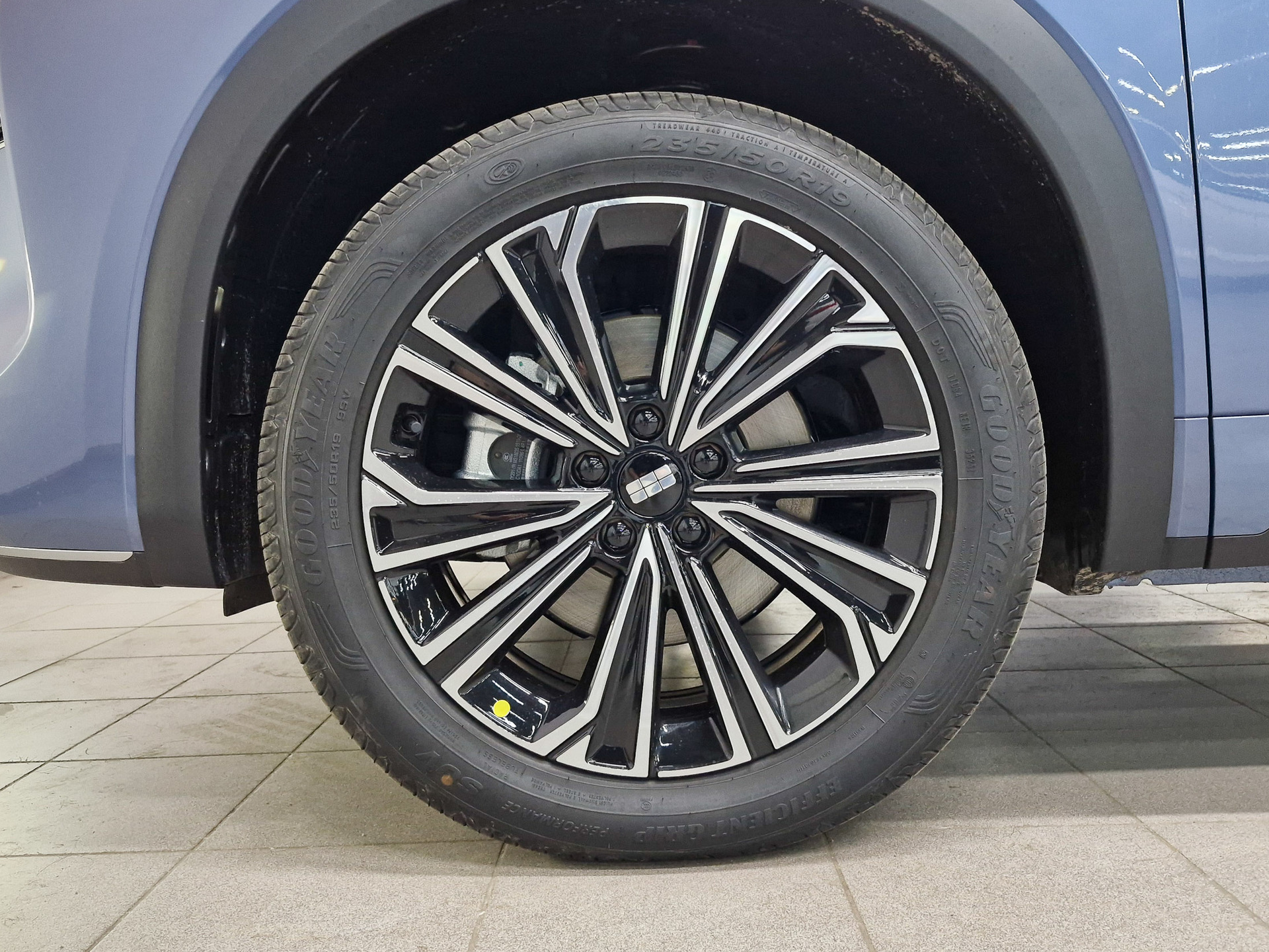 Фото Geely EX5 EM-i PHEV Max 1.5H/167 DHT 18.4кВт 2WD
