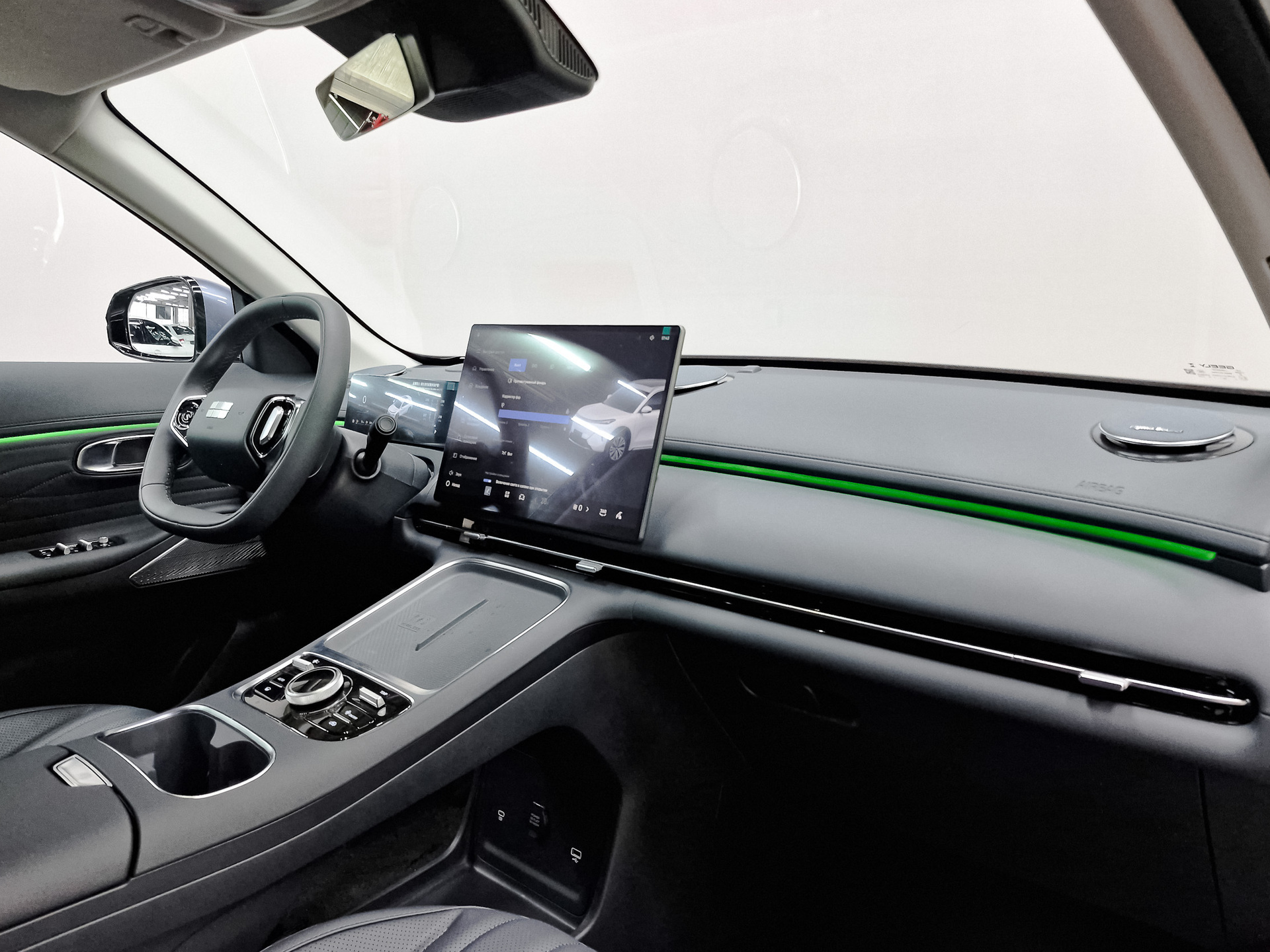 Фото Geely EX5 EM-i PHEV Max 1.5H/167 DHT 18.4кВт 2WD