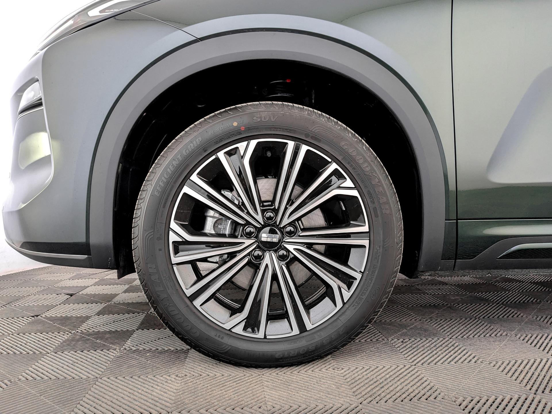 Фото Geely EX5 EM-i PHEV Max 1.5H/167 DHT 18.4кВт 2WD