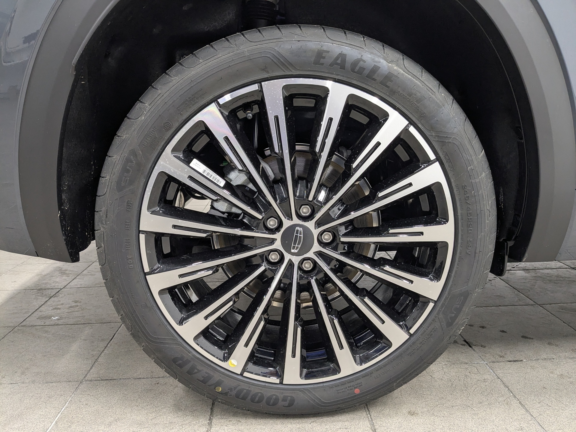 Фото Monjaro Flagship SE 2.0T/238 8AT 4WD