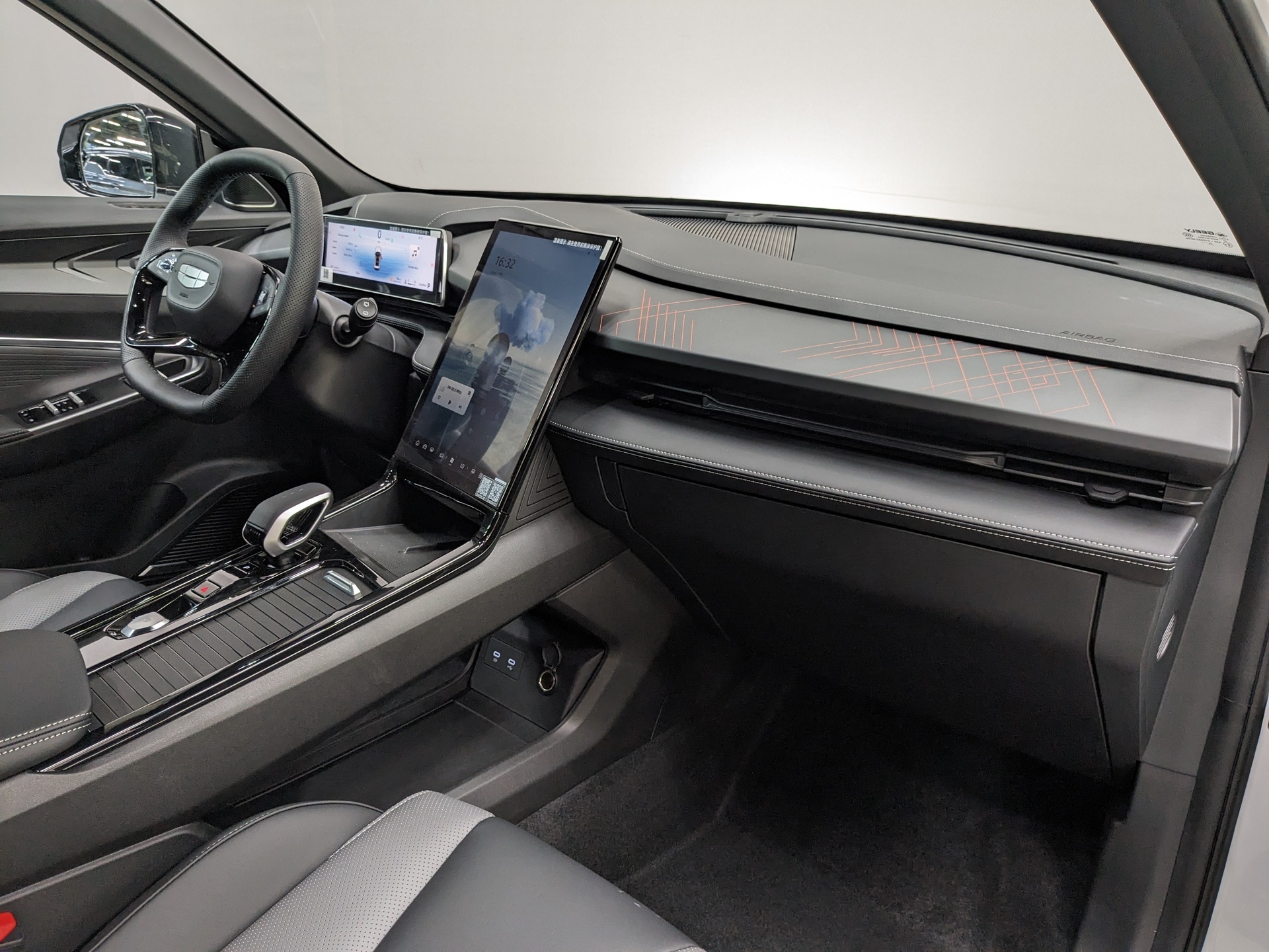 Фото Geely Cityray (G426) Luxury 1.5T/147 7RT 2WD