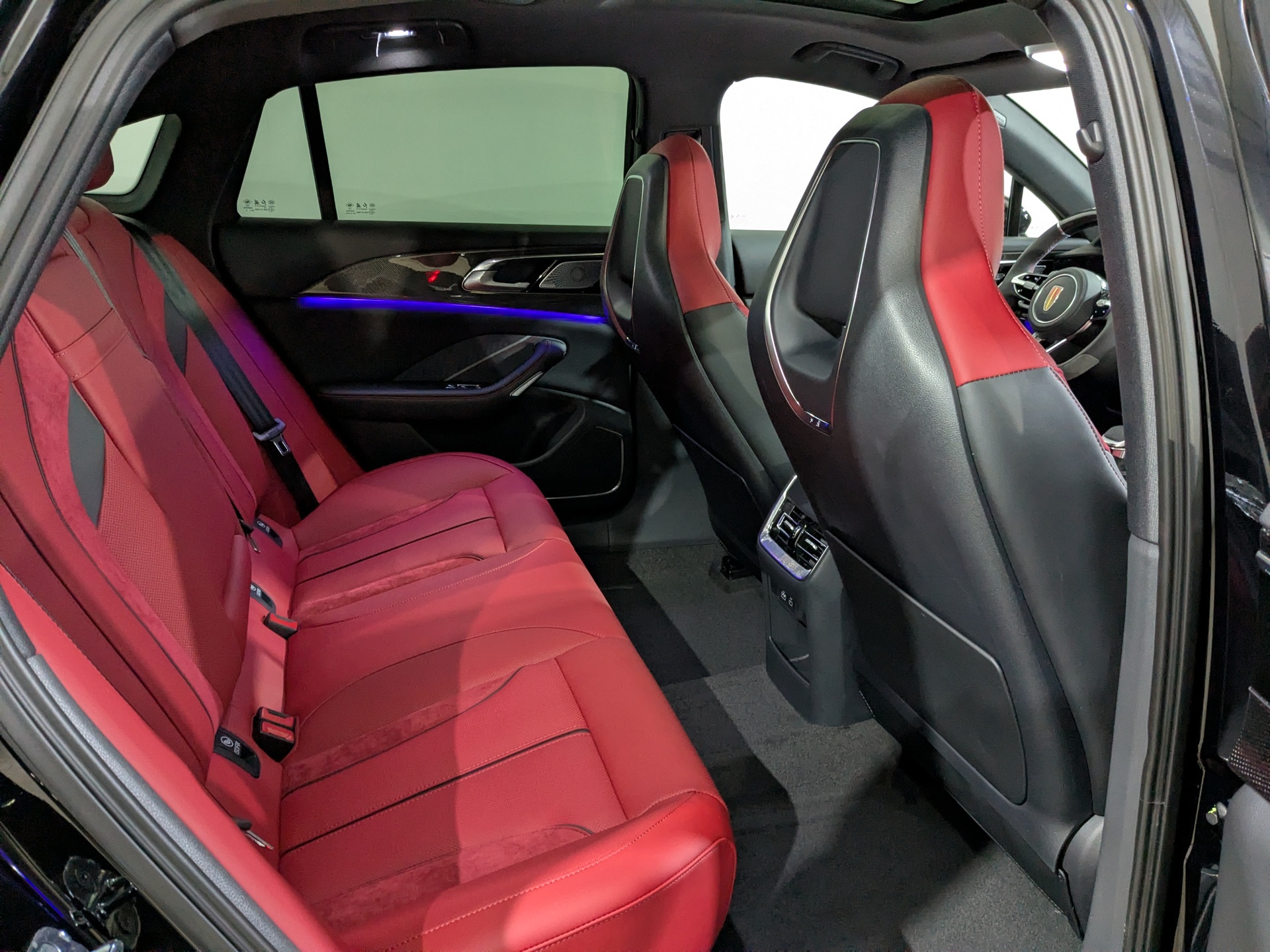 Фото Hongqi H6 Dynamic 2.0T/245 8AT 5L