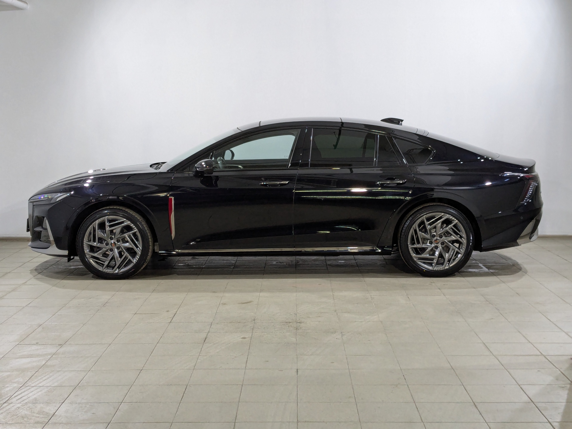 Фото Hongqi H6 Dynamic 2.0T/245 8AT 5L
