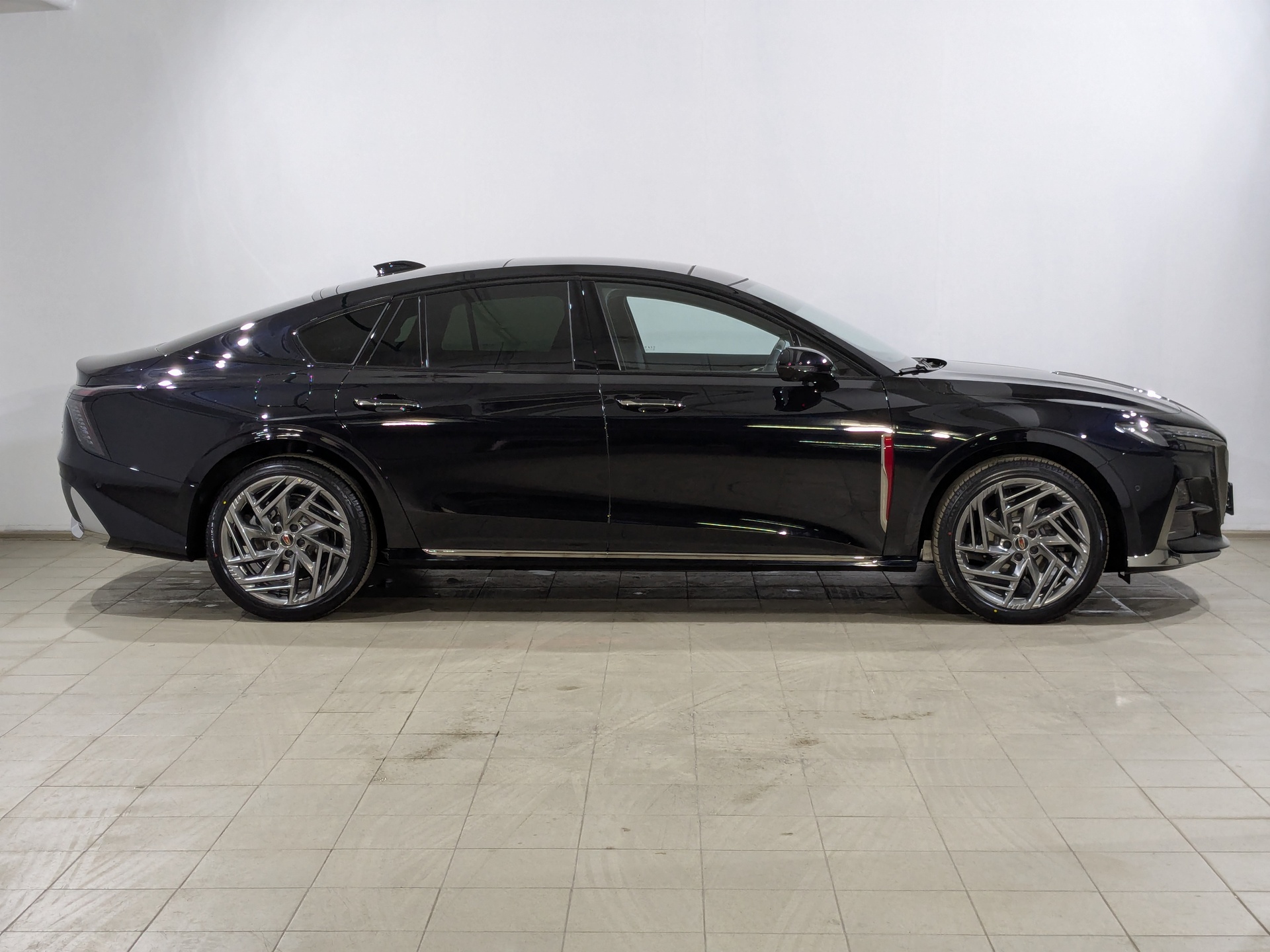 Фото Hongqi H6 Dynamic 2.0T/245 8AT 5L