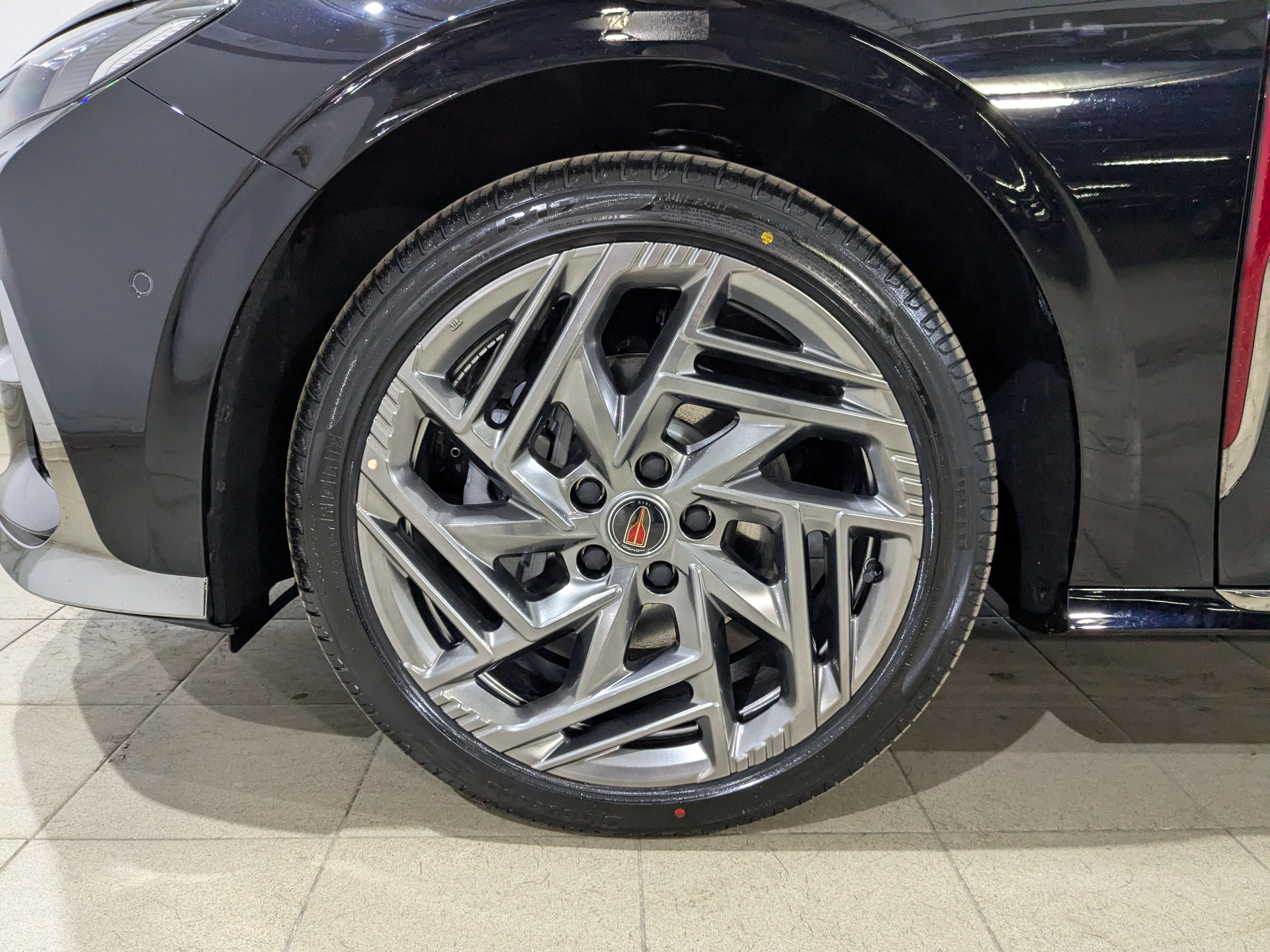 Фото Hongqi H6 Dynamic 2.0T/245 8AT 5L