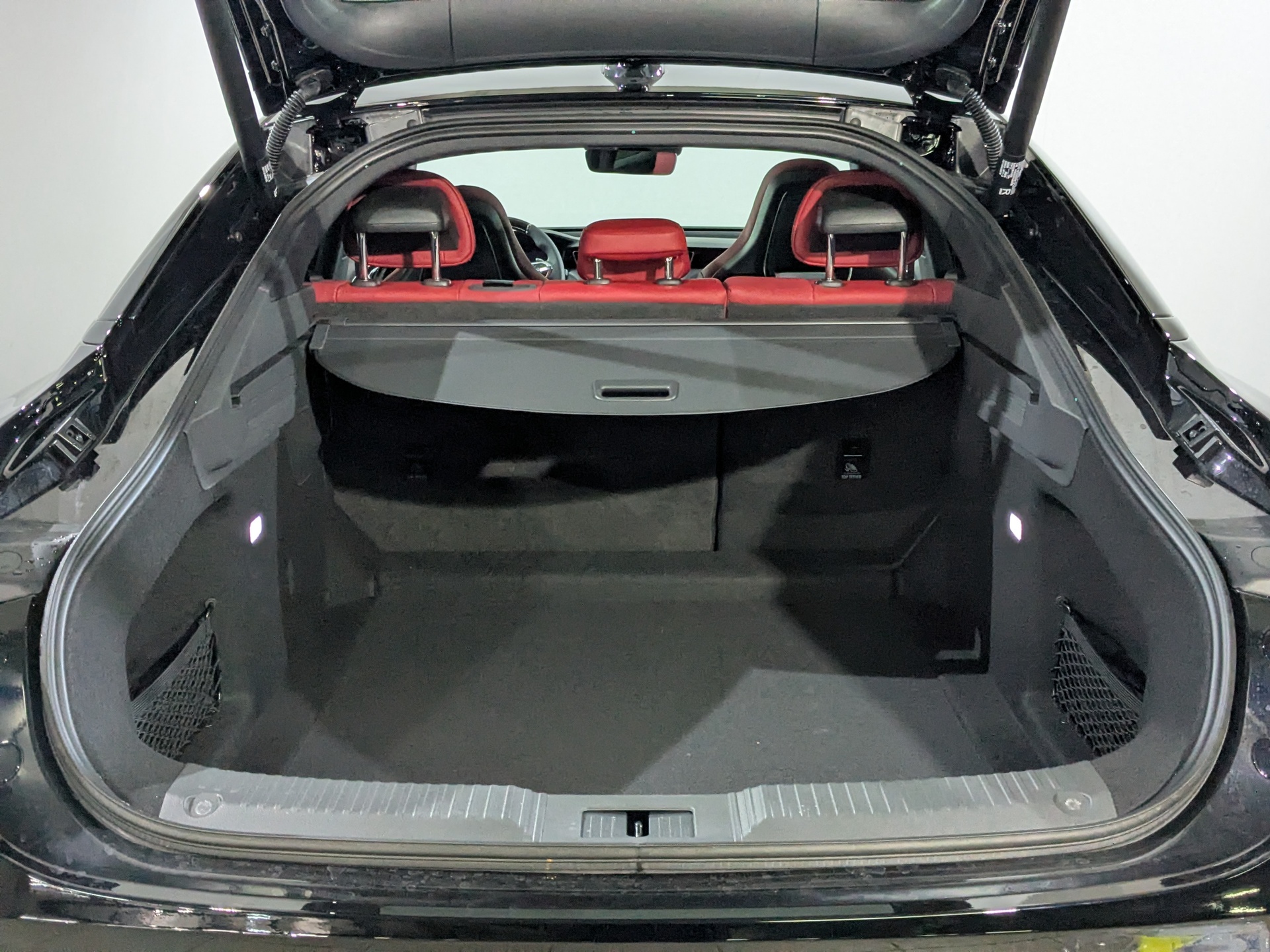 Фото Hongqi H6 Dynamic 2.0T/245 8AT 5L