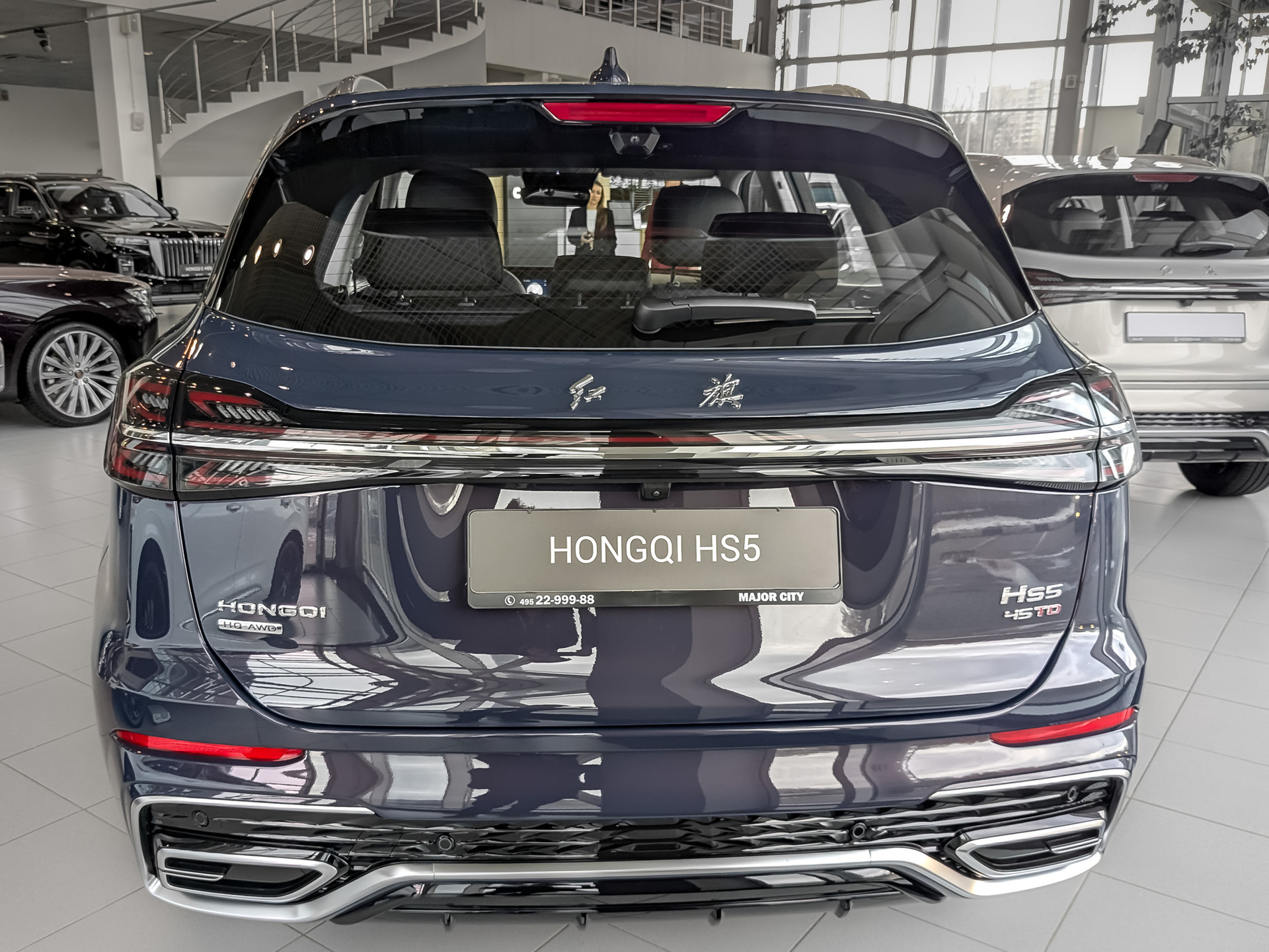 Фото Hongqi HS5 FL Deluxe  2.0T/245 8AT 4WD