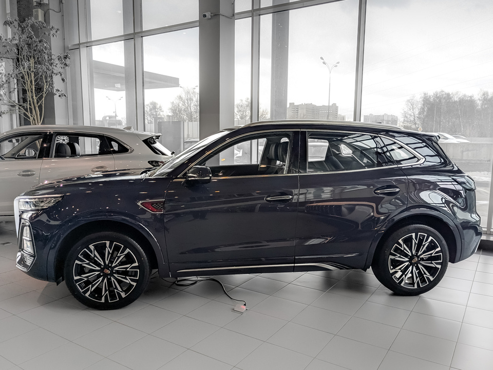 Hongqi HS5 FL Deluxe  2.0T/245 8AT 4WD