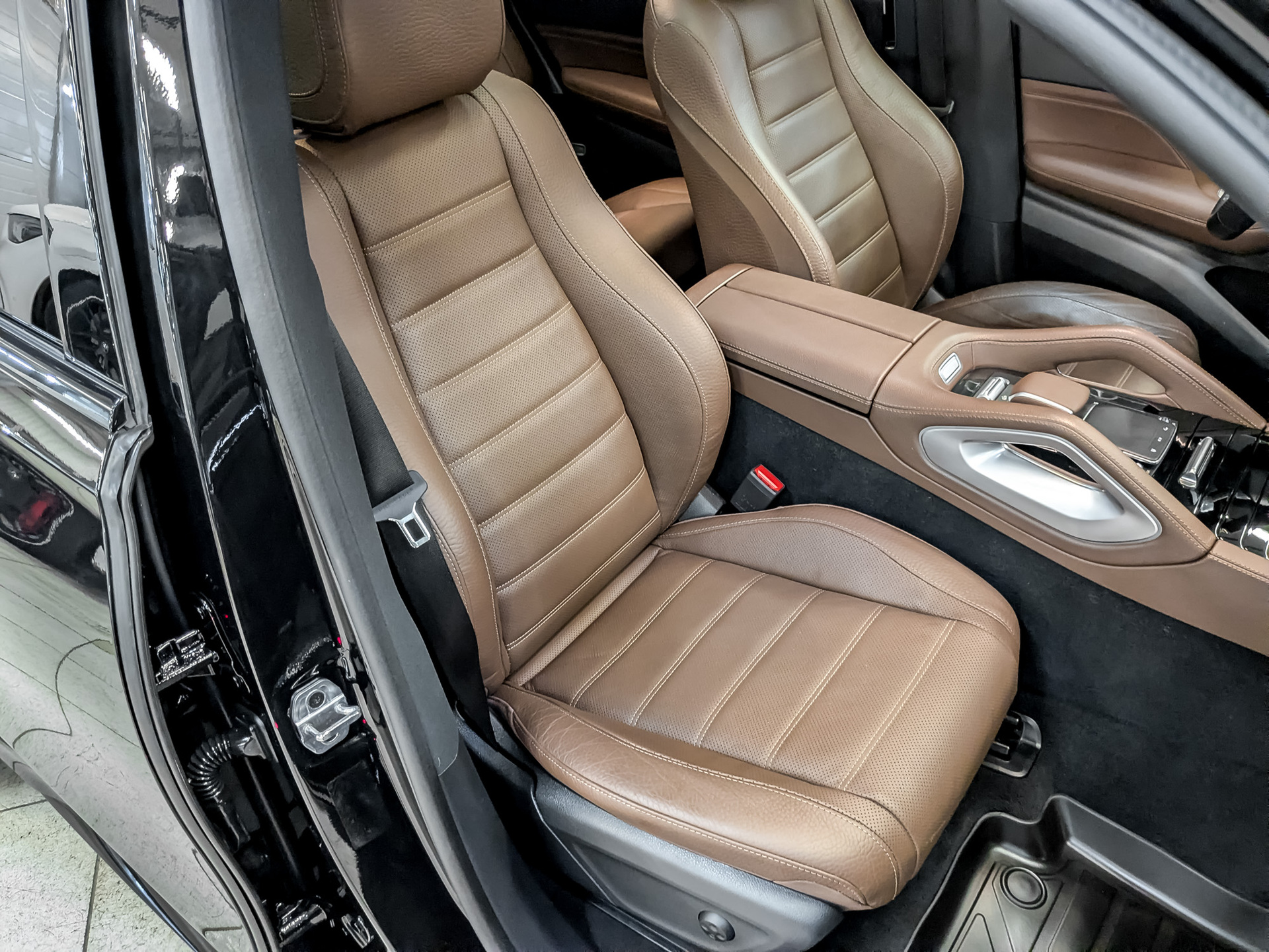 MERCEDES-BENZ GLS 3.00 (381 л.с), автомат, 2024, пробег 50 602 км