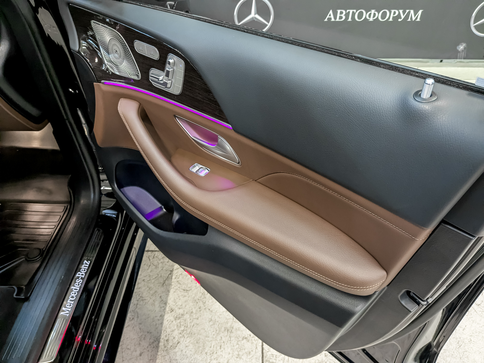 MERCEDES-BENZ GLS 3.00 (381 л.с), автомат, 2024, пробег 50 602 км