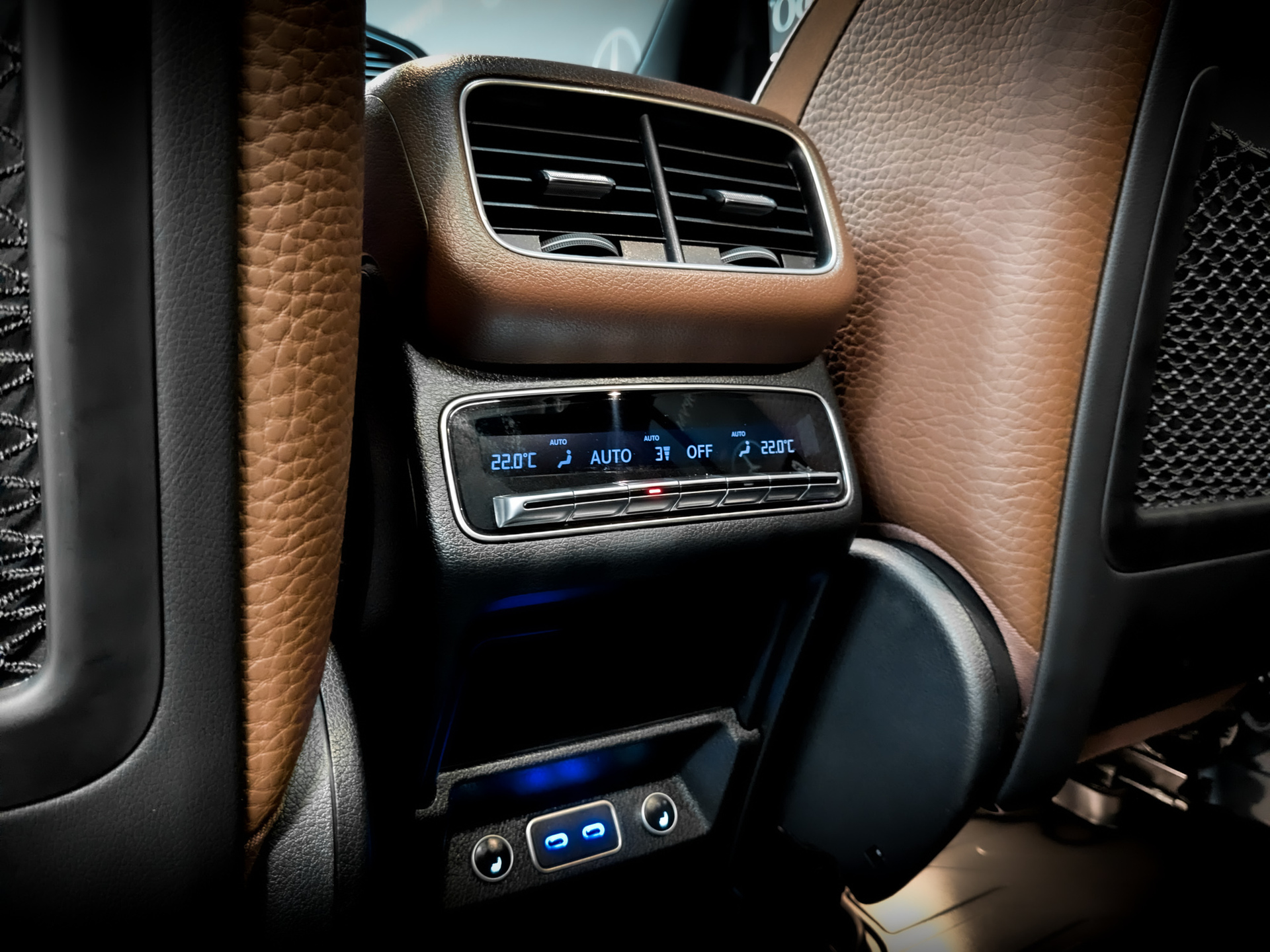 MERCEDES-BENZ GLS 3.00 (381 л.с), автомат, 2024, пробег 50 602 км