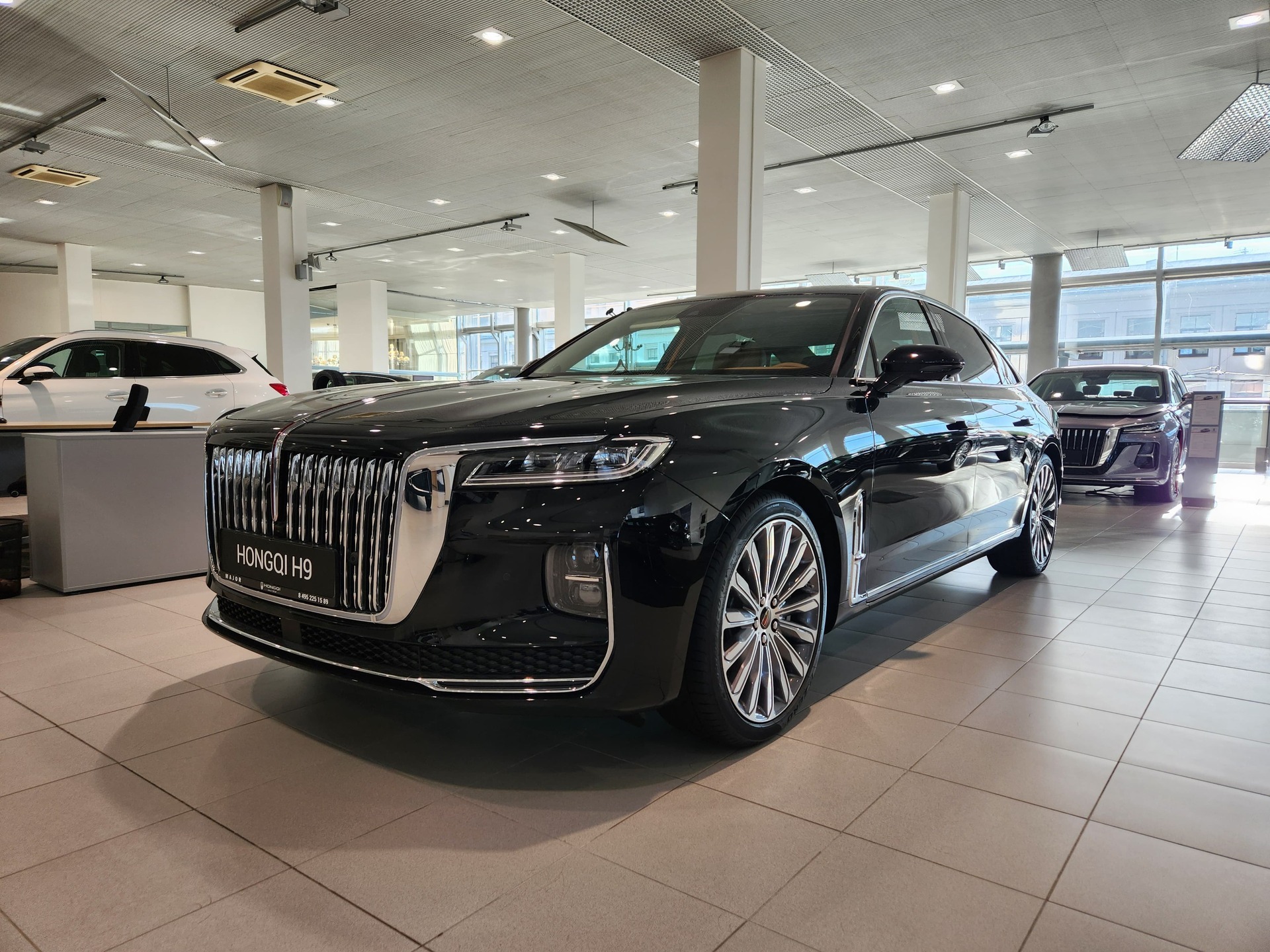 Фото Hongqi H9 Deluxe Single Color 2.0T/245 7RT RWD