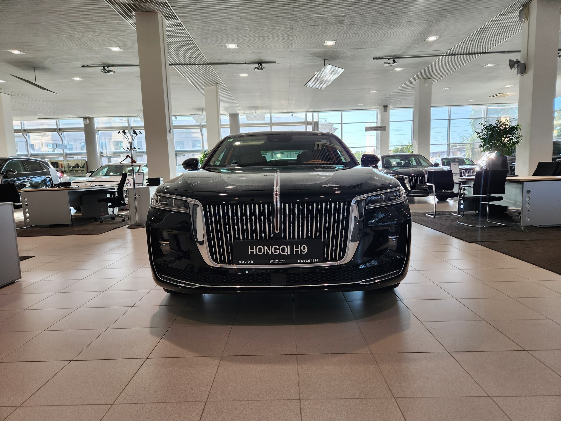 Фото Hongqi H9 Deluxe Single Color 2.0T/245 7RT RWD