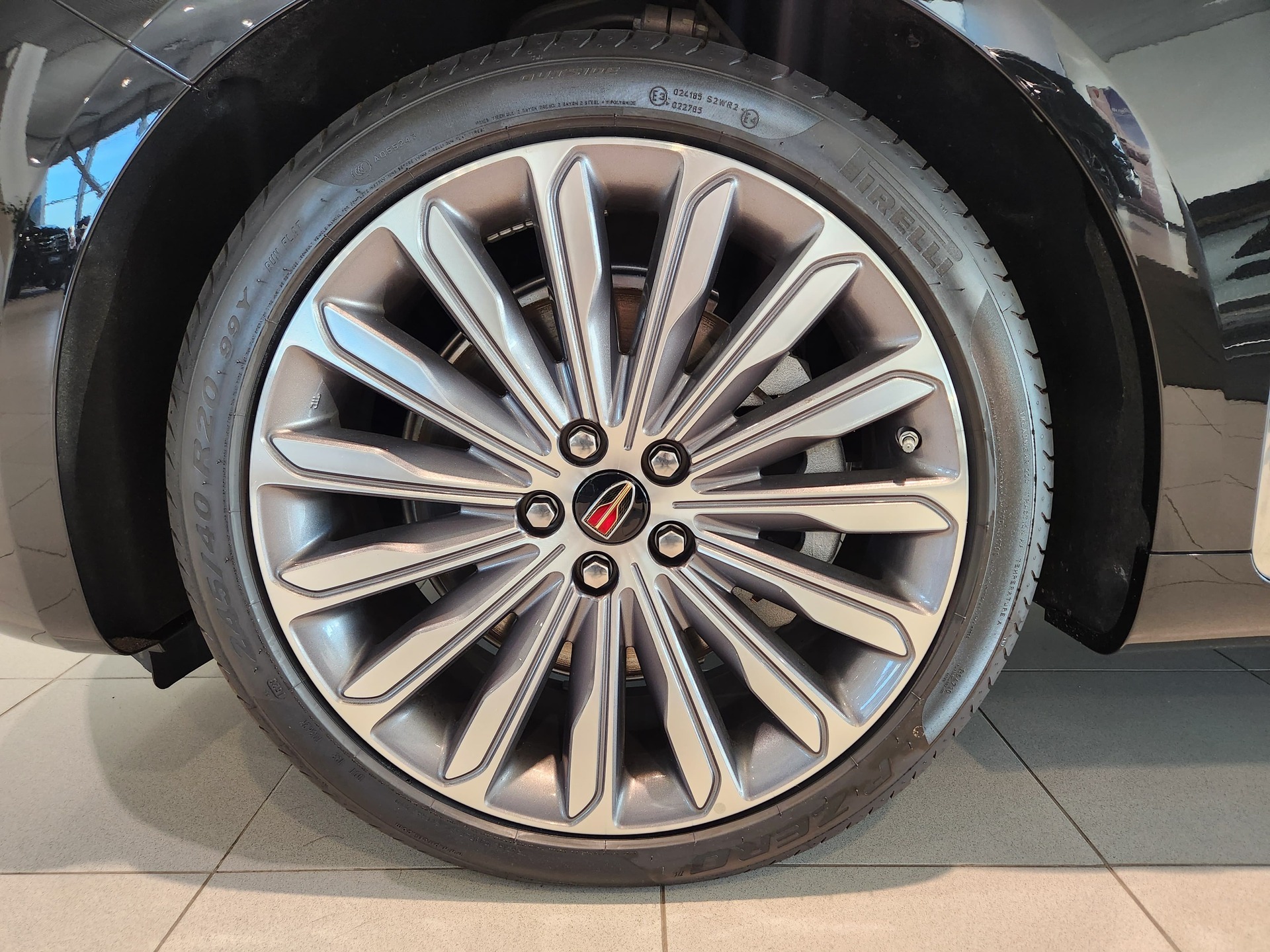 Фото Hongqi H9 Deluxe Single Color 2.0T/245 7RT RWD