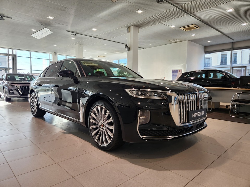 Hongqi H9 Deluxe Single Color 2.0T/245 7RT RWD