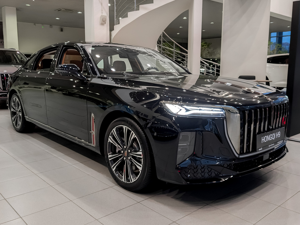 Hongqi H9 FL Deluxe 2.0T/245 7RT RWD
