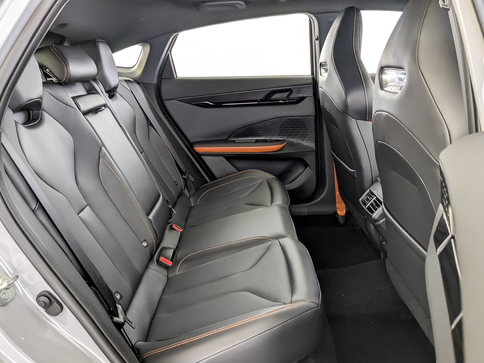 Фото Changan UNI-V Техно 1.5T/181 7RT 5L