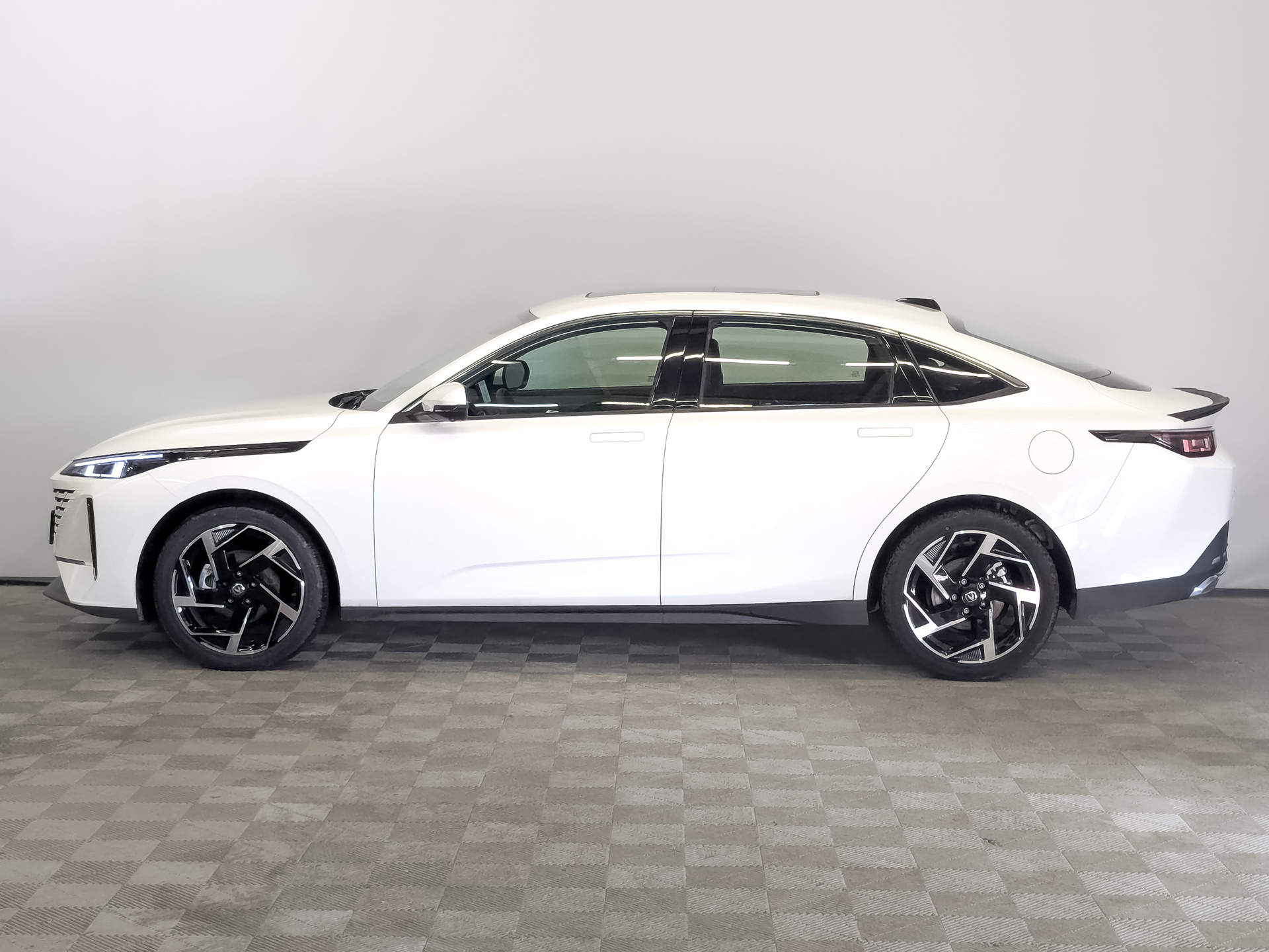 Фото Changan Lamore Техно 1.5T/181 7RT 4D