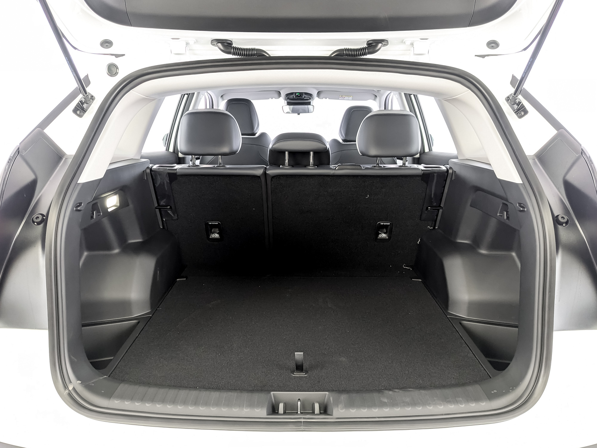 Фото Geely Atlas Luxury 1.5T/147 7RT 2WD